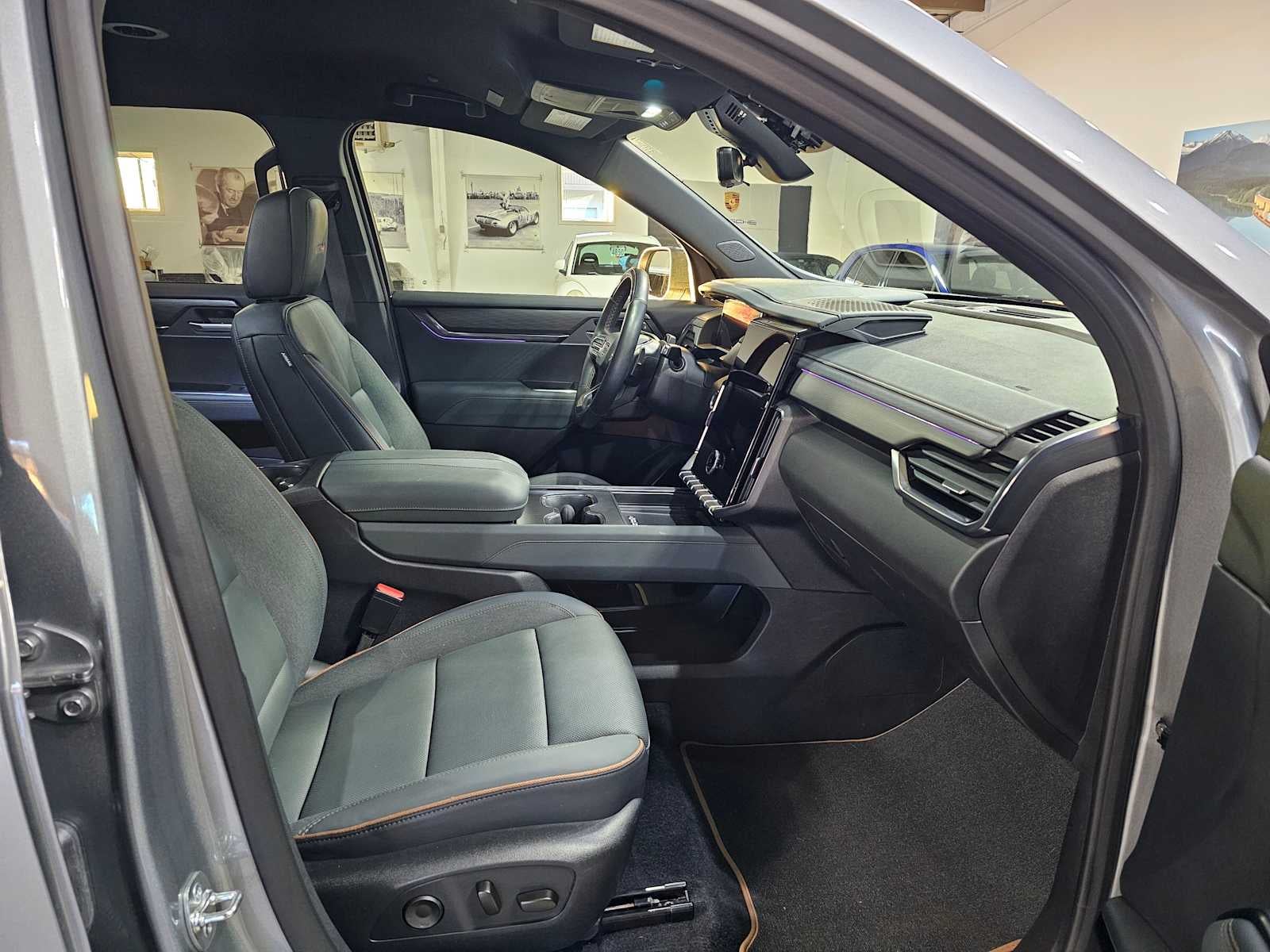 2024 GMC Acadia AWD 4dr AT4