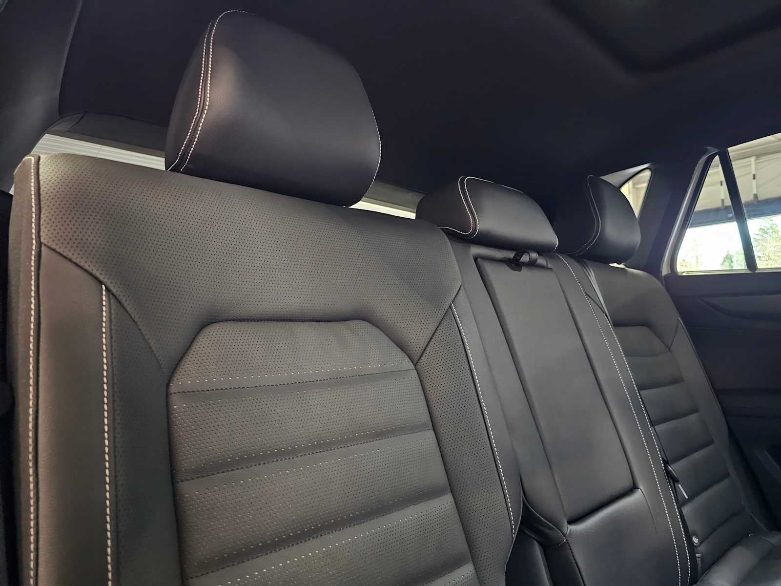 2026 Volkswagen Atlas Cross Sport 2.0T SEL R-Line Black 4MOTION