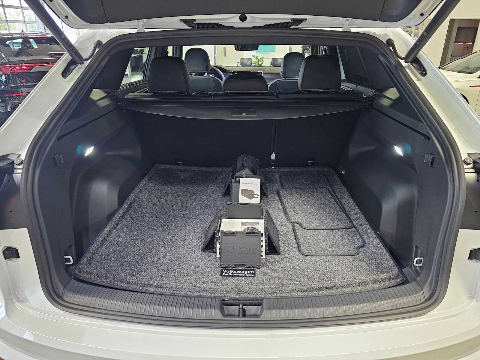 2026 Volkswagen Atlas Cross Sport 2.0T SEL R-Line Black 4MOTION