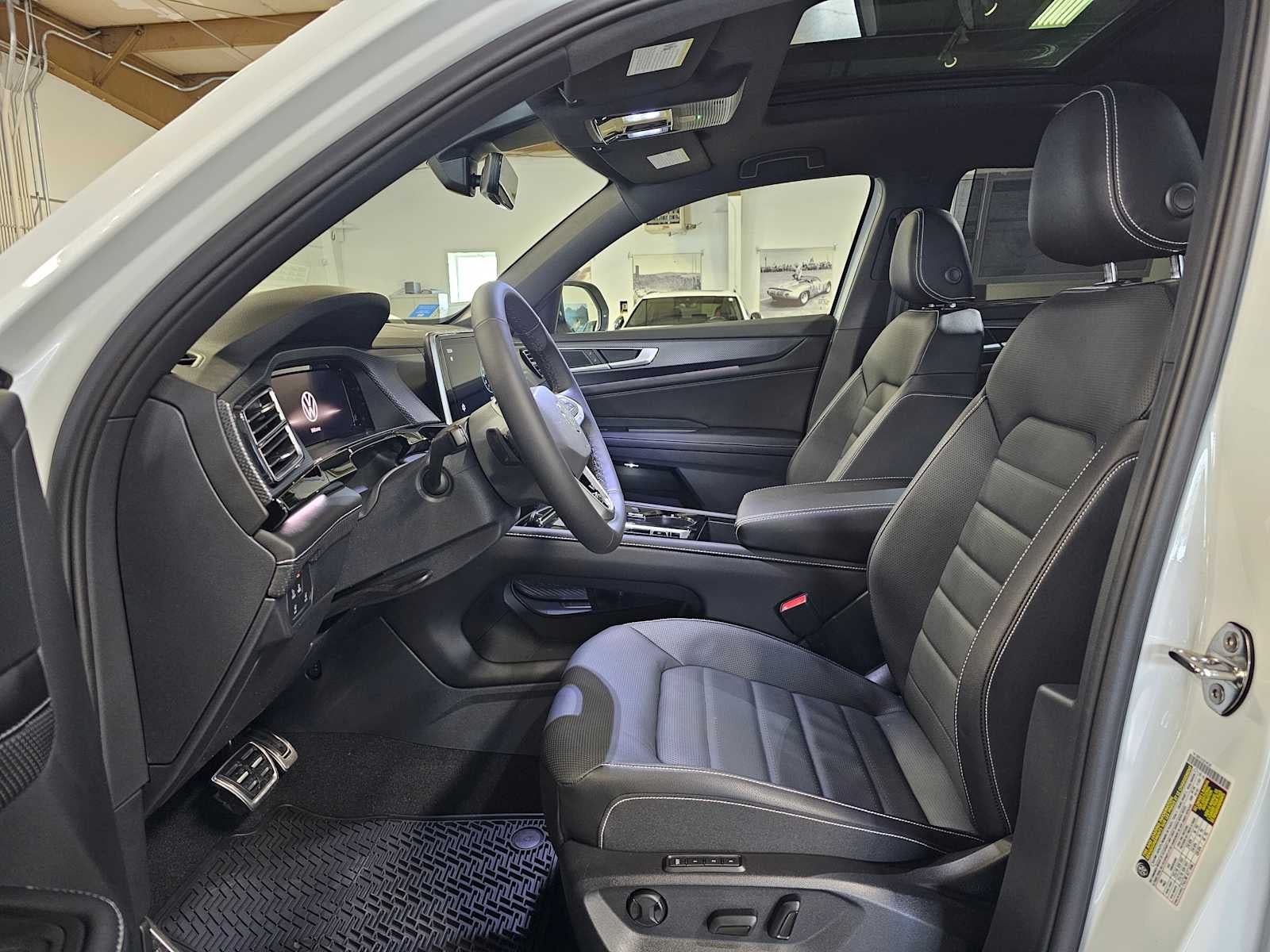 2026 Volkswagen Atlas Cross Sport 2.0T SEL R-Line Black 4MOTION