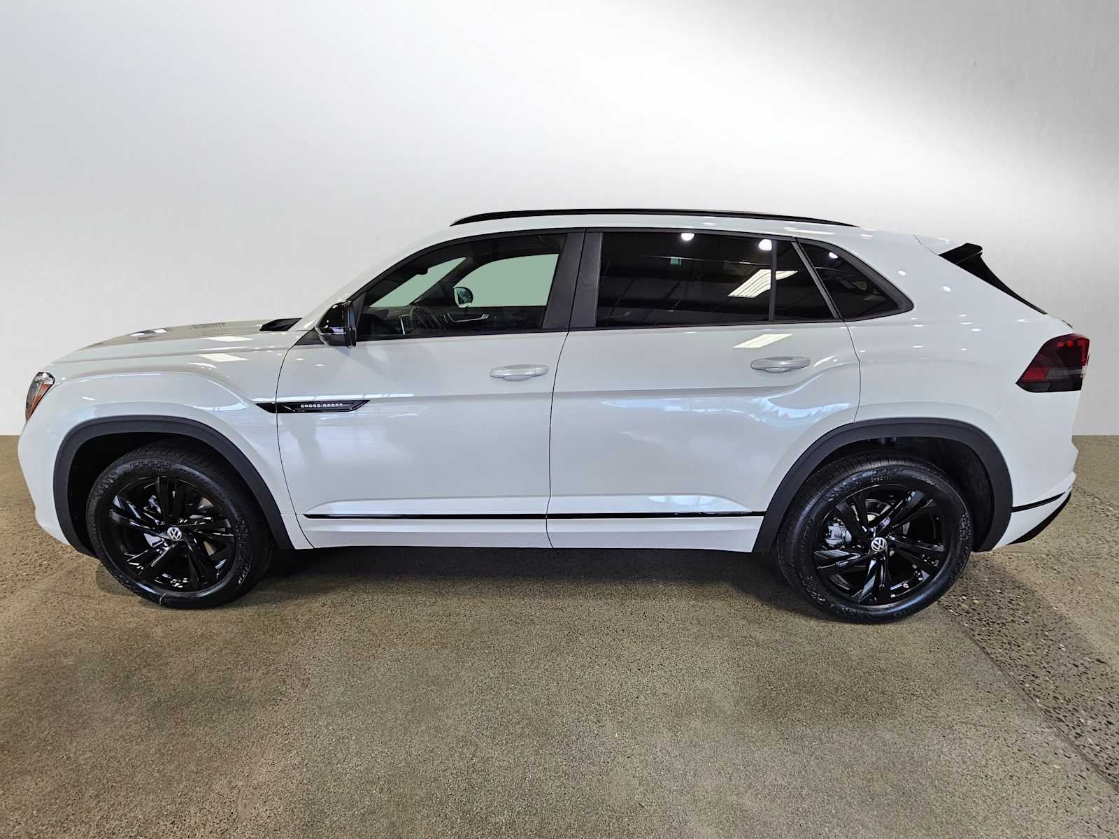 2026 Volkswagen Atlas Cross Sport 2.0T SEL R-Line Black 4MOTION