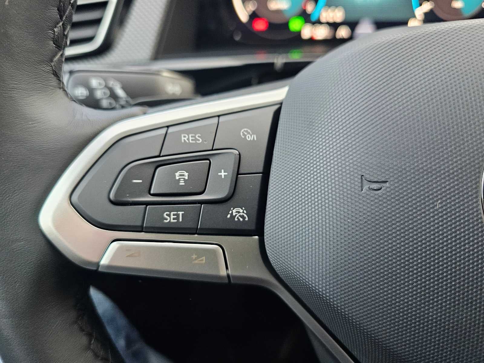 2024 Volkswagen Atlas Cross Sport 2.0T SEL R-Line 4MOTION