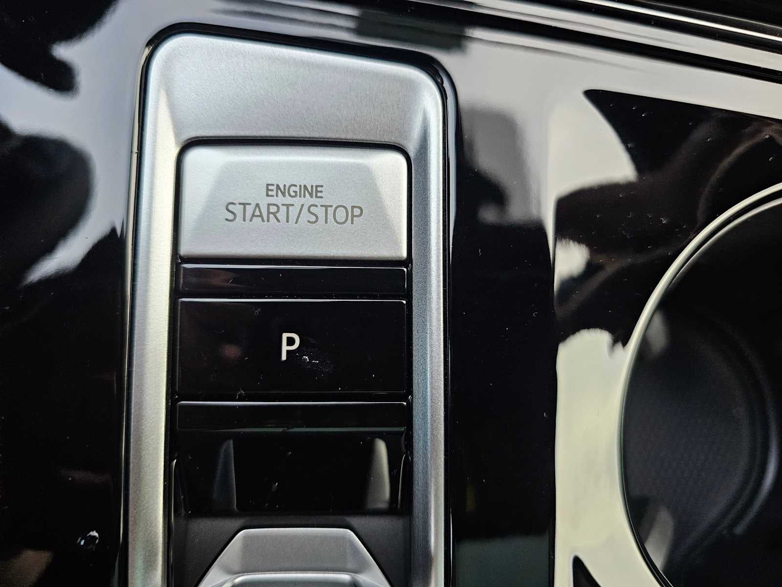 2024 Volkswagen Atlas Cross Sport 2.0T SEL R-Line 4MOTION