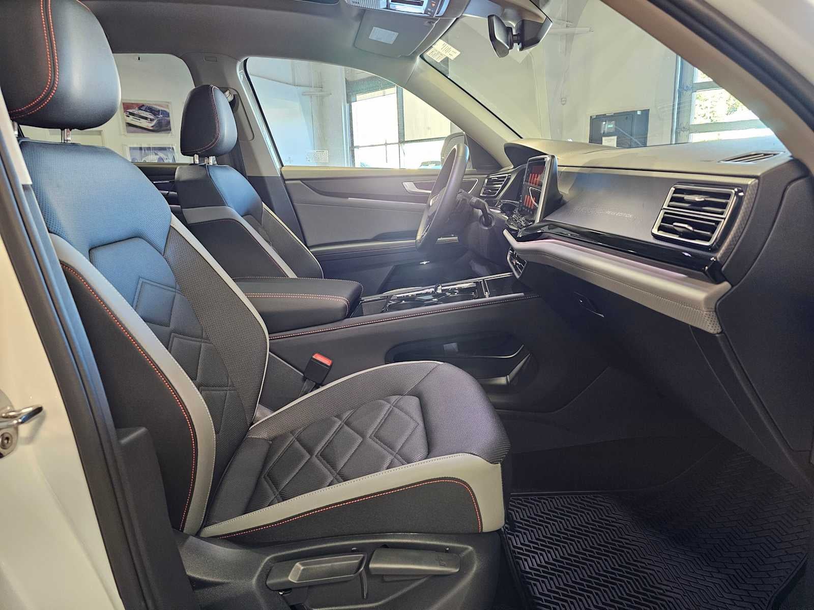 2025 Volkswagen Atlas 2.0T Peak Edition 4MOTION