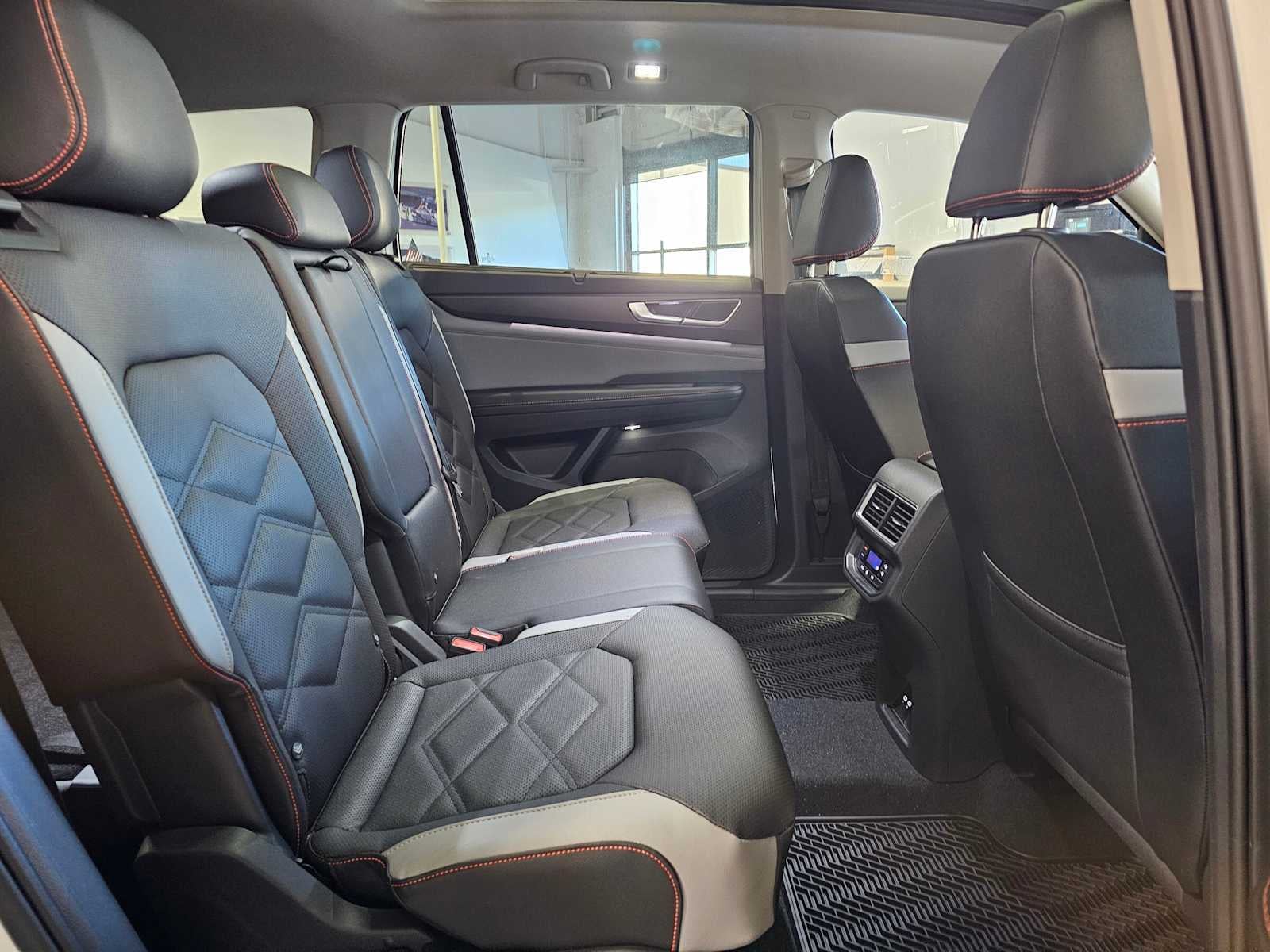 2025 Volkswagen Atlas 2.0T Peak Edition 4MOTION