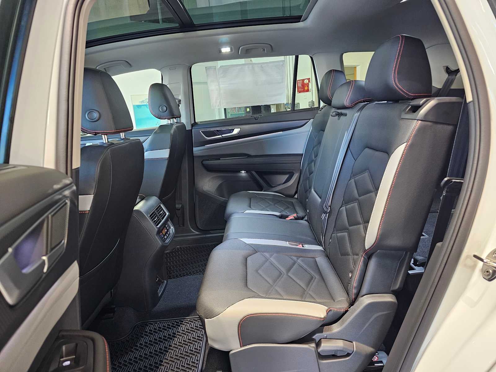 2025 Volkswagen Atlas 2.0T Peak Edition 4MOTION