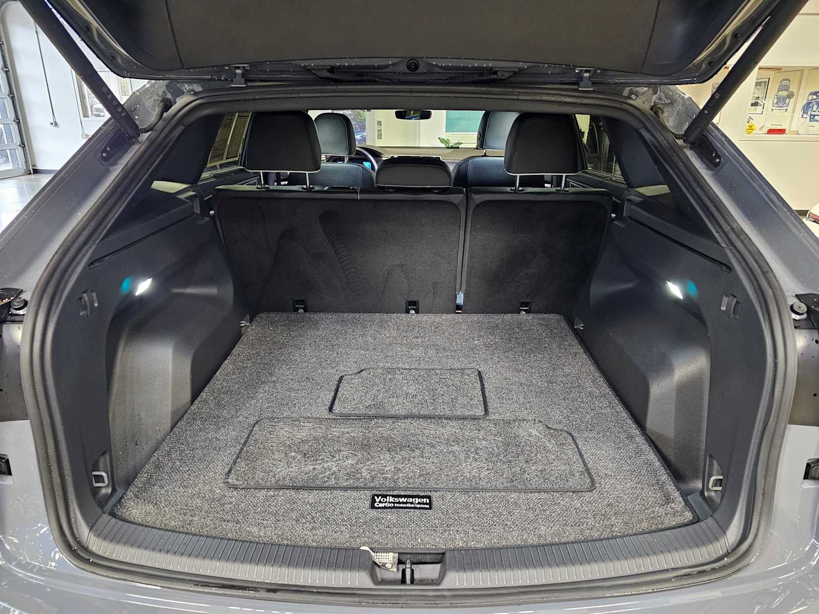 2025 Volkswagen Atlas Cross Sport 2.0T SEL Premium R-Line 4MOTION