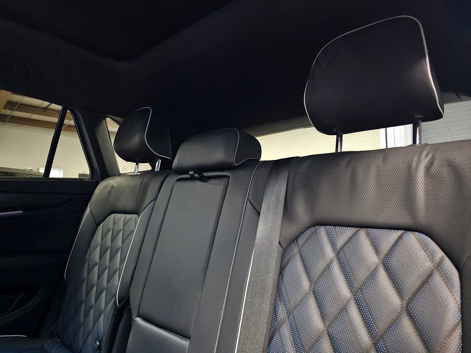 2025 Volkswagen Atlas Cross Sport 2.0T SEL Premium R-Line 4MOTION