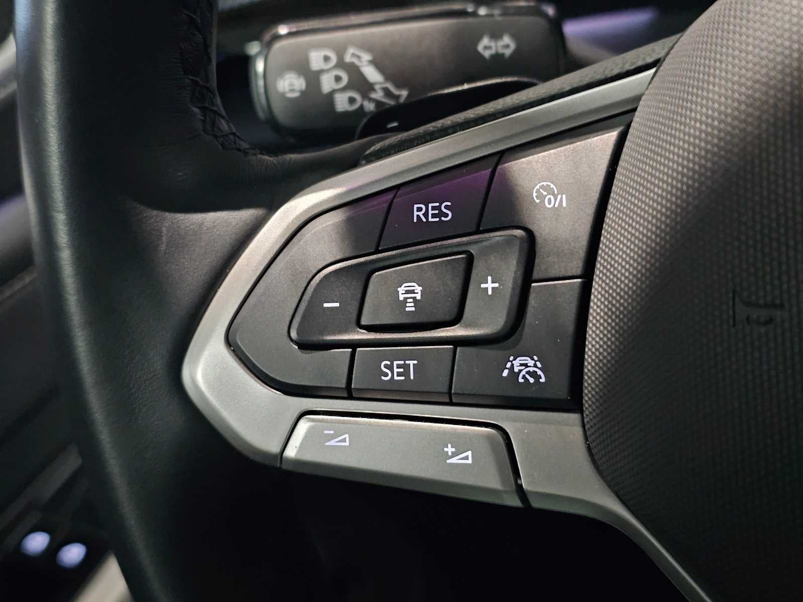 2025 Volkswagen Atlas Cross Sport 2.0T SEL Premium R-Line 4MOTION