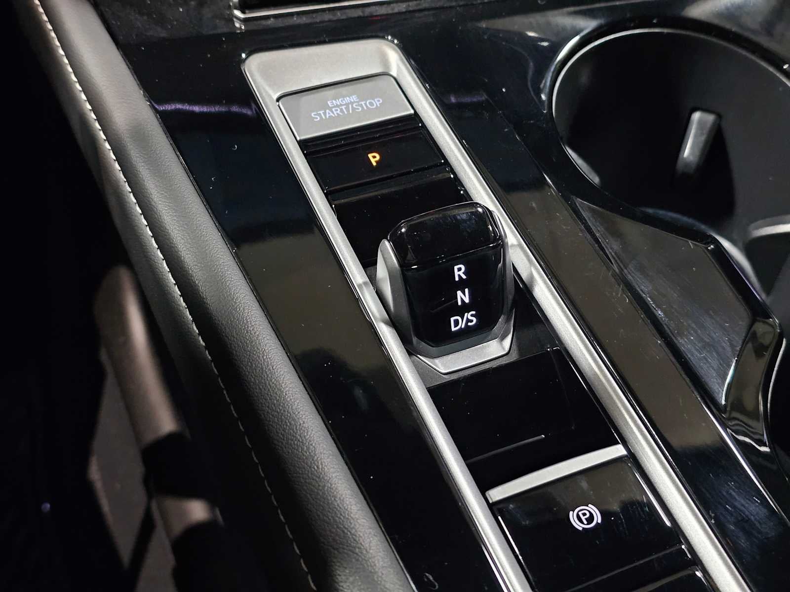 2025 Volkswagen Atlas Cross Sport 2.0T SEL Premium R-Line 4MOTION