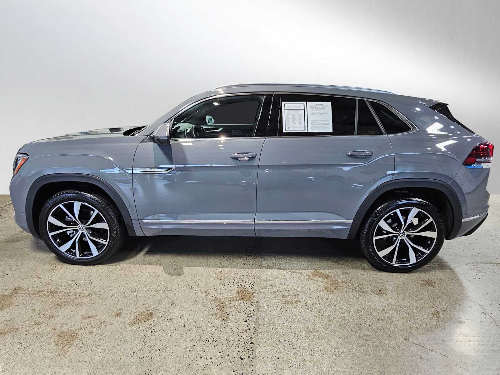 2025 Volkswagen Atlas Cross Sport 2.0T SEL Premium R-Line 4MOTION