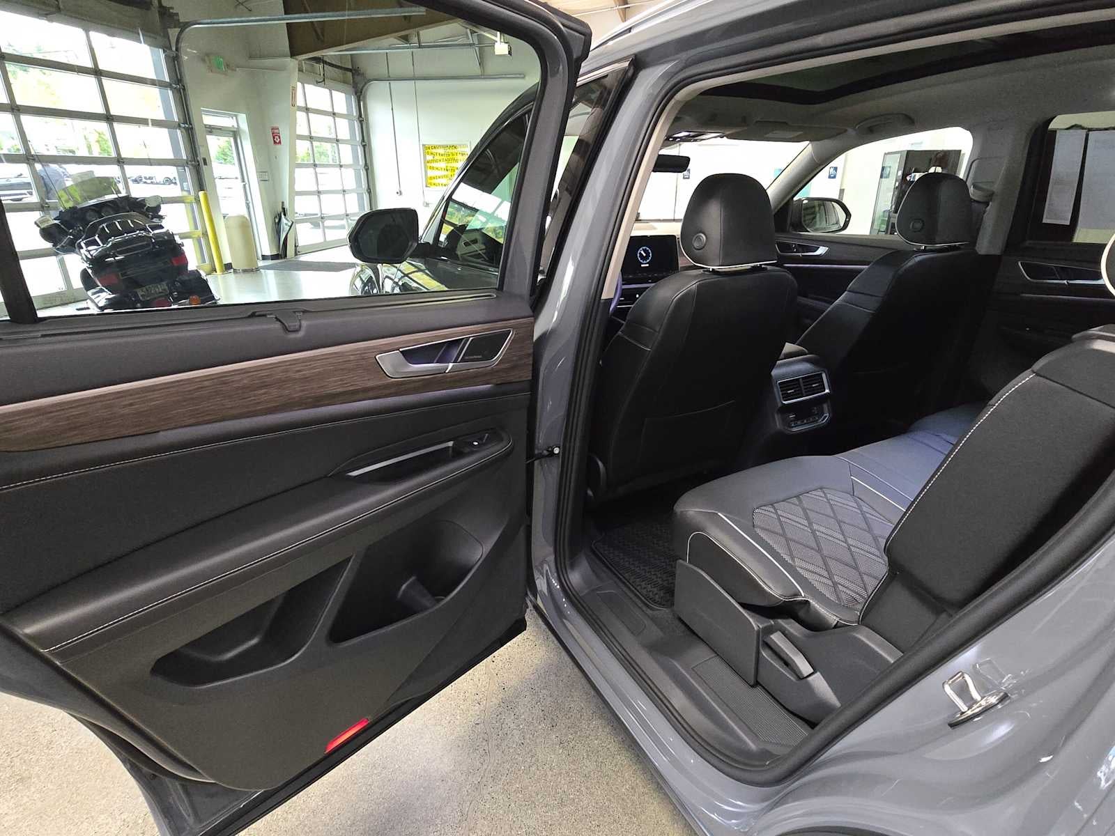 2026 Volkswagen Atlas 2.0T SEL Premium R-Line 4MOTION