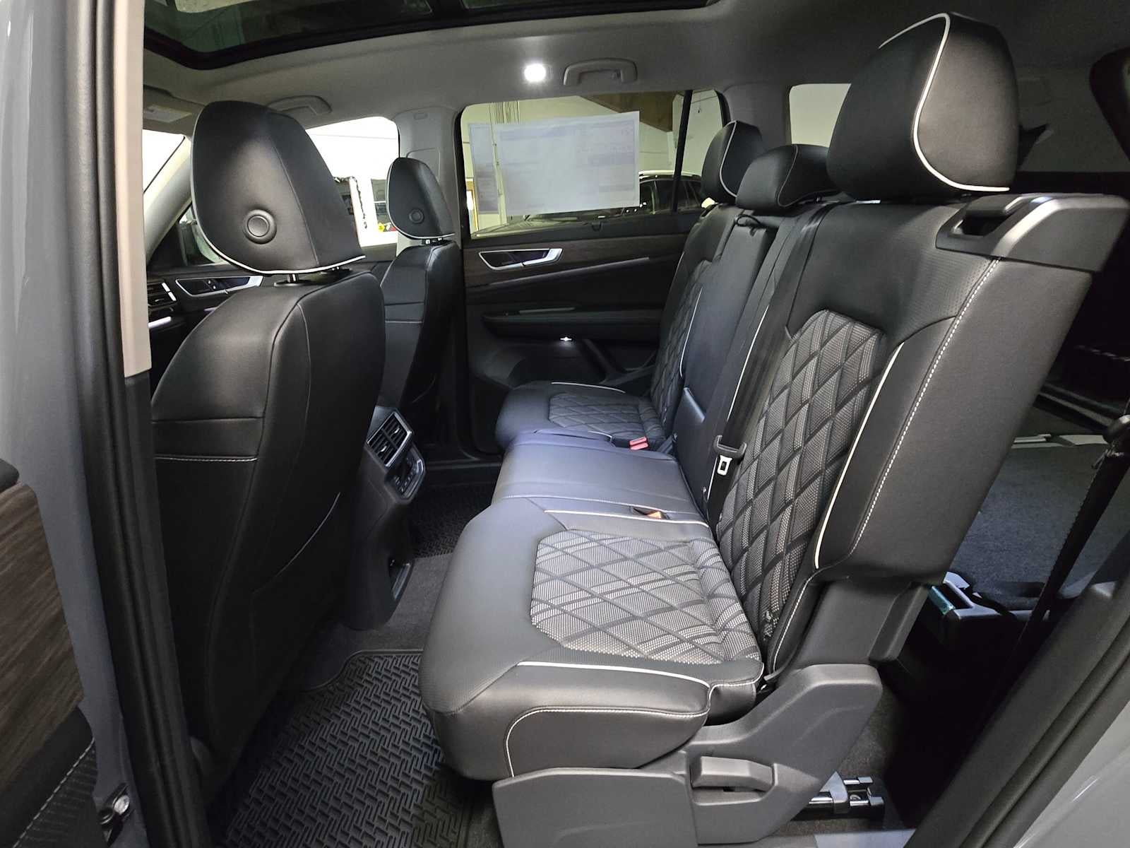 2026 Volkswagen Atlas 2.0T SEL Premium R-Line 4MOTION