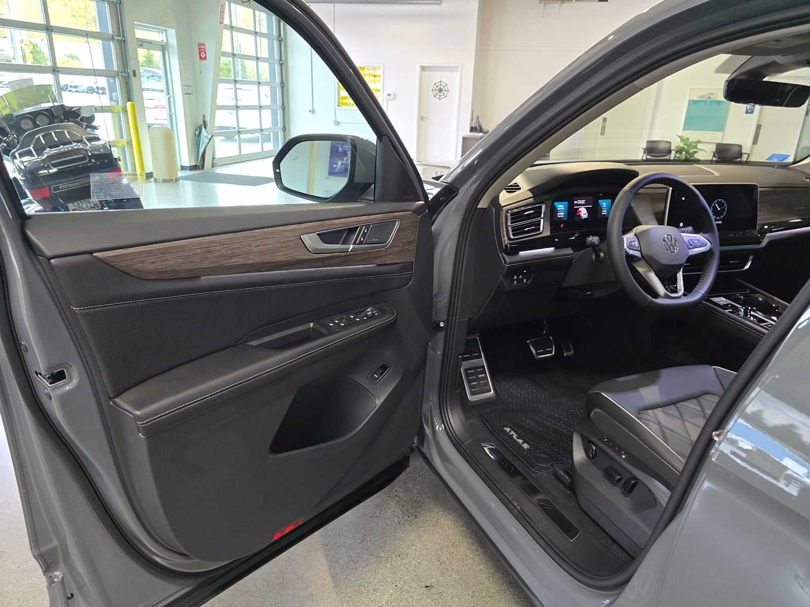 2026 Volkswagen Atlas 2.0T SEL Premium R-Line 4MOTION