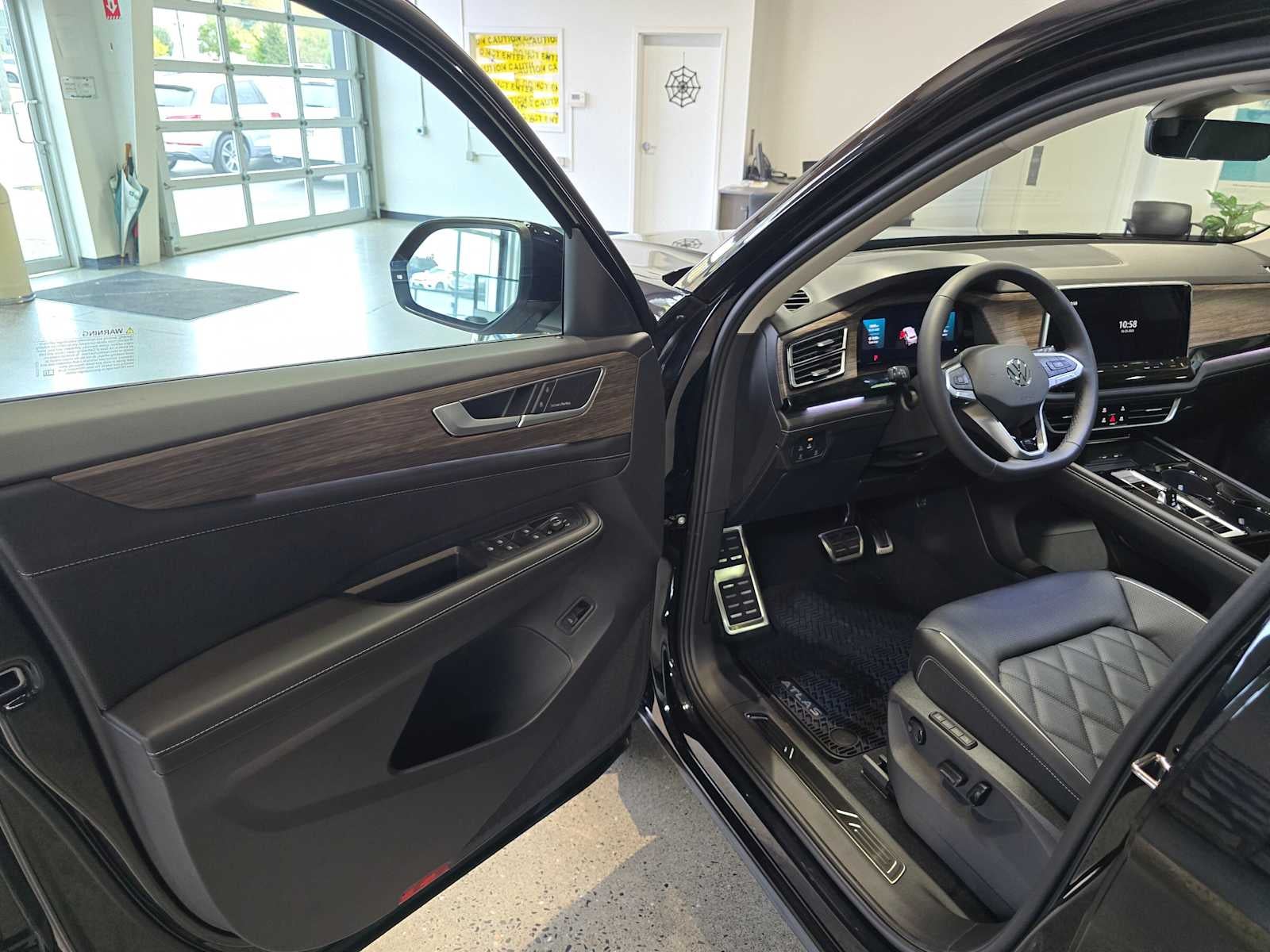 2026 Volkswagen Atlas 2.0T SEL Premium R-Line 4MOTION