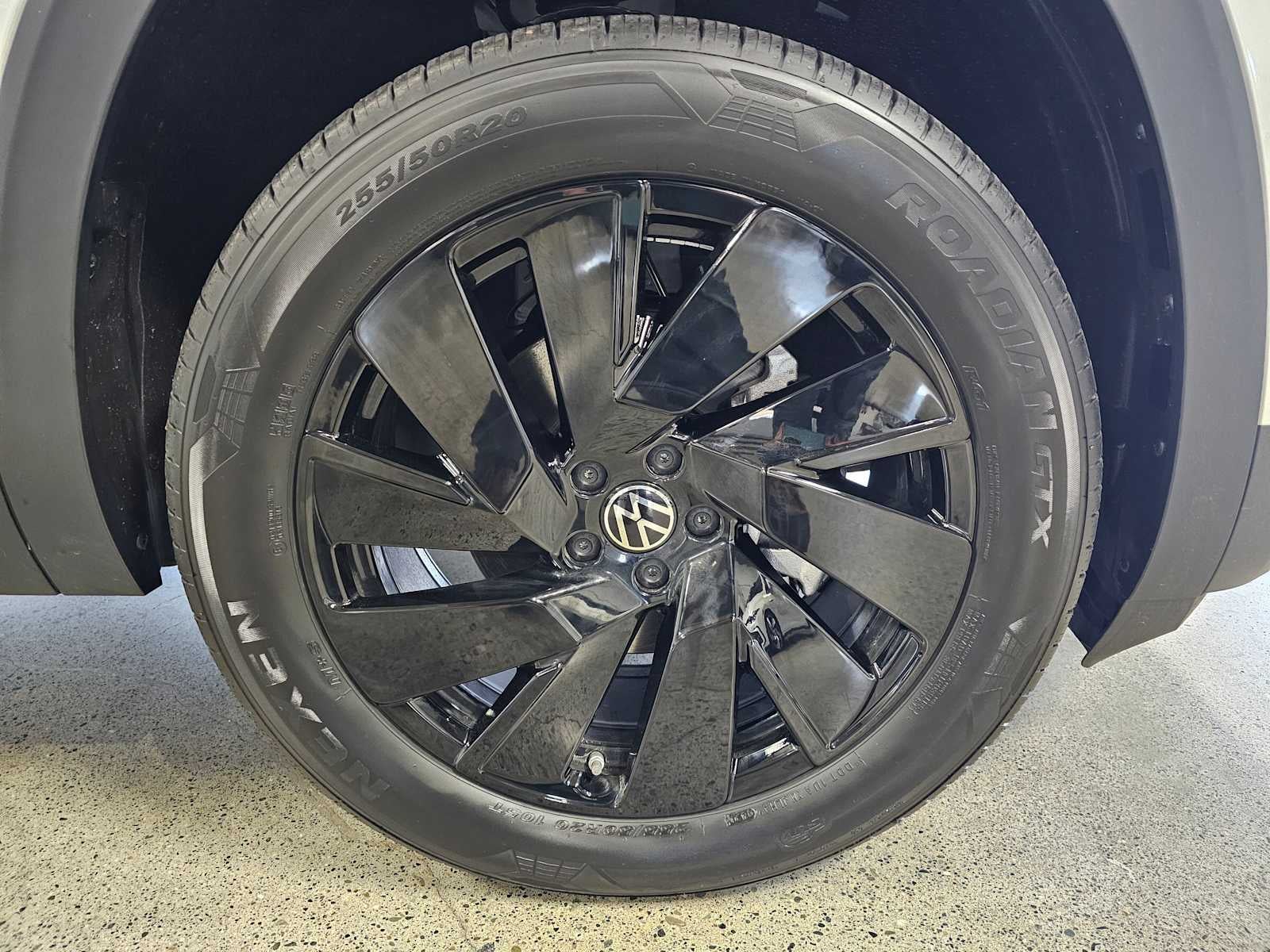 2026 Volkswagen Atlas Cross Sport 2.0T SE w/Technology 4MOTION