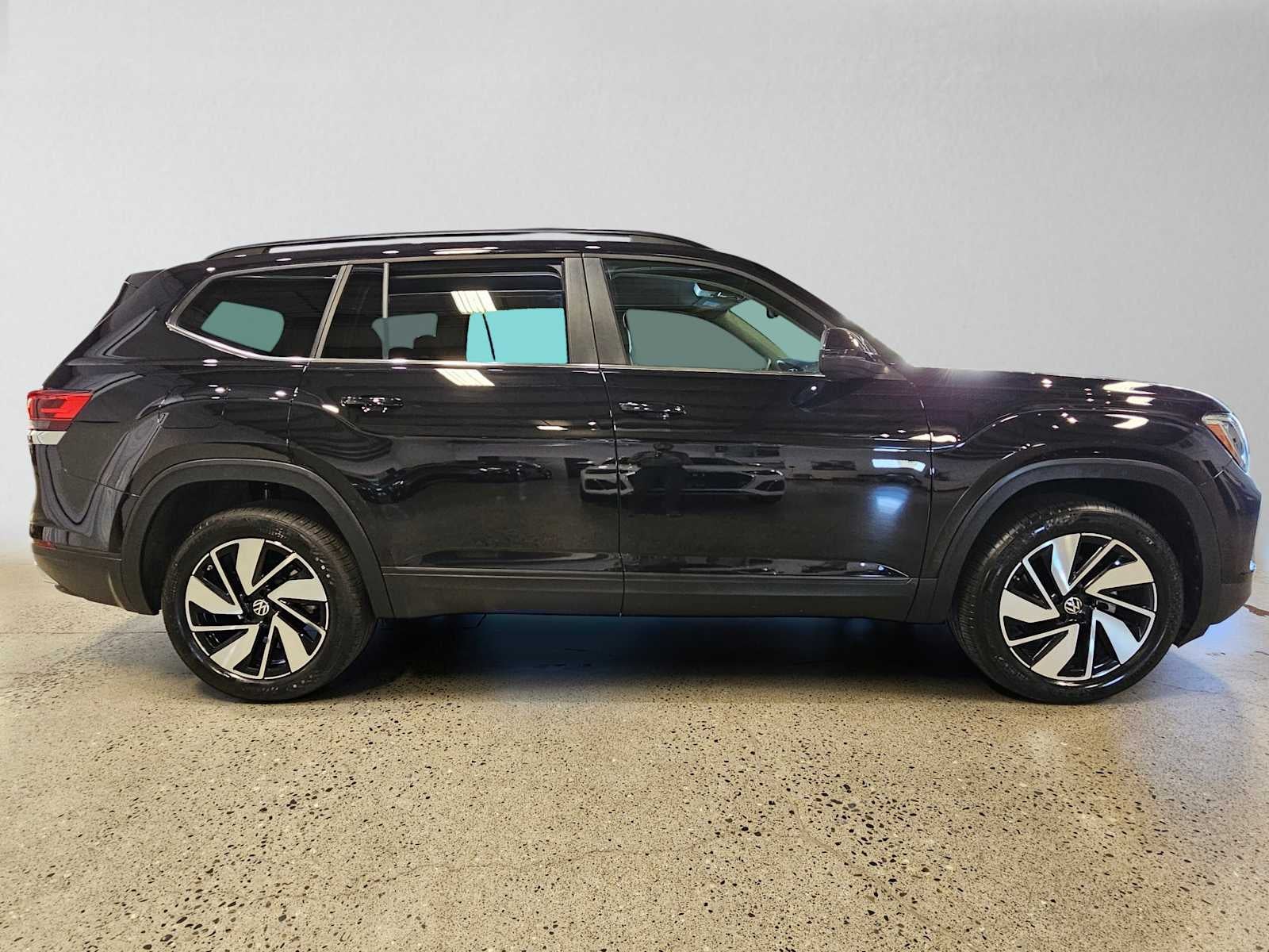 2025 Volkswagen Atlas 2.0T SE w/Technology 4MOTION