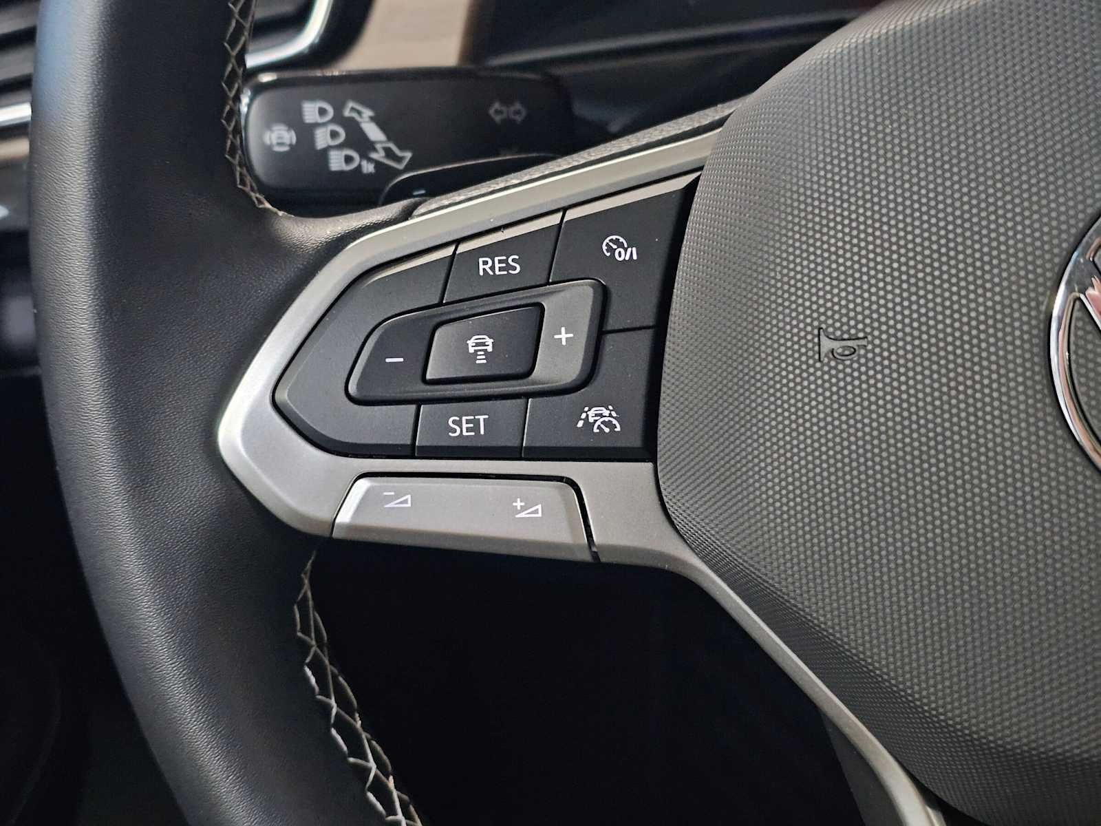 2025 Volkswagen Atlas 2.0T SE w/Technology 4MOTION