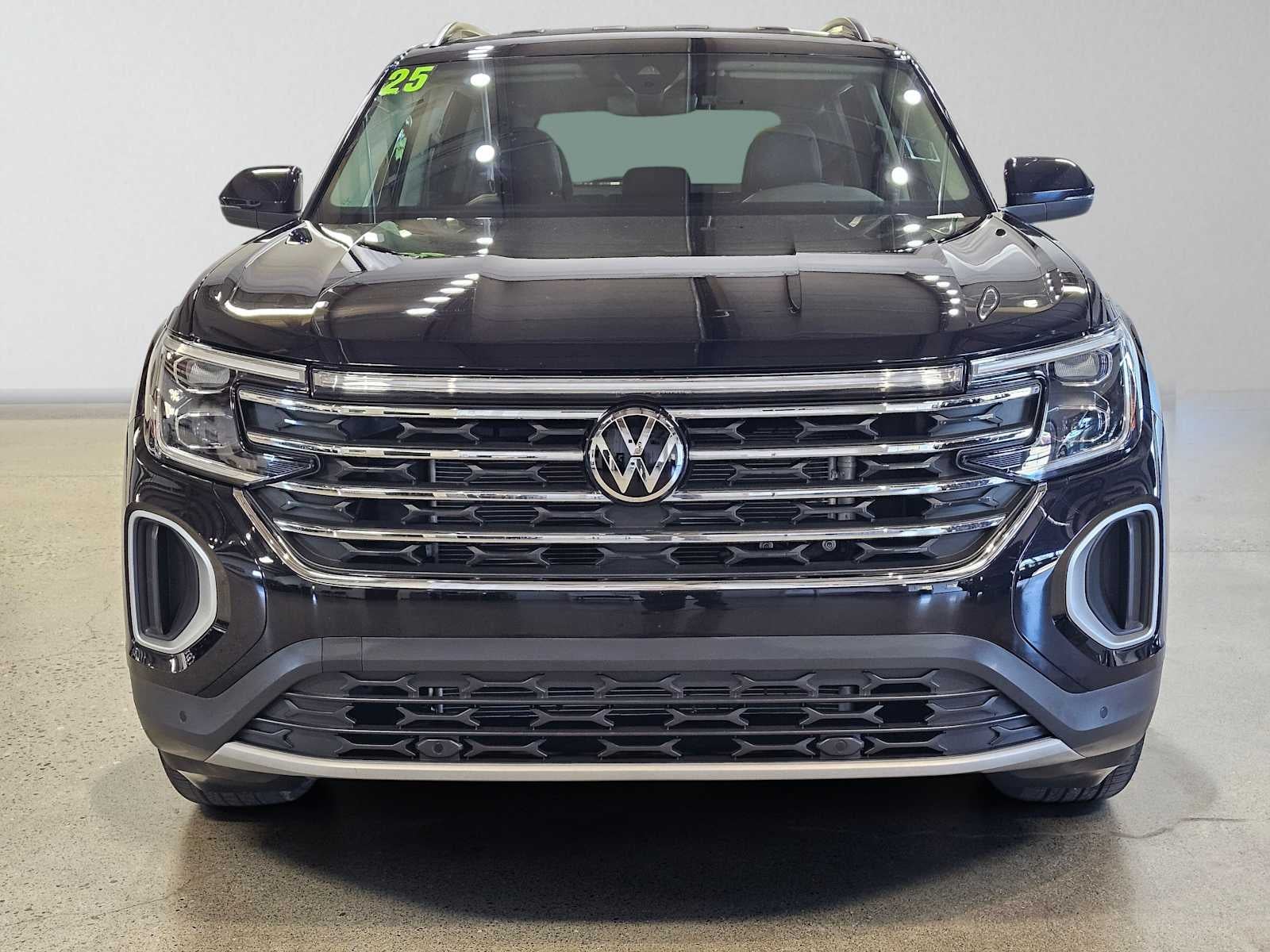 2025 Volkswagen Atlas 2.0T SE w/Technology 4MOTION