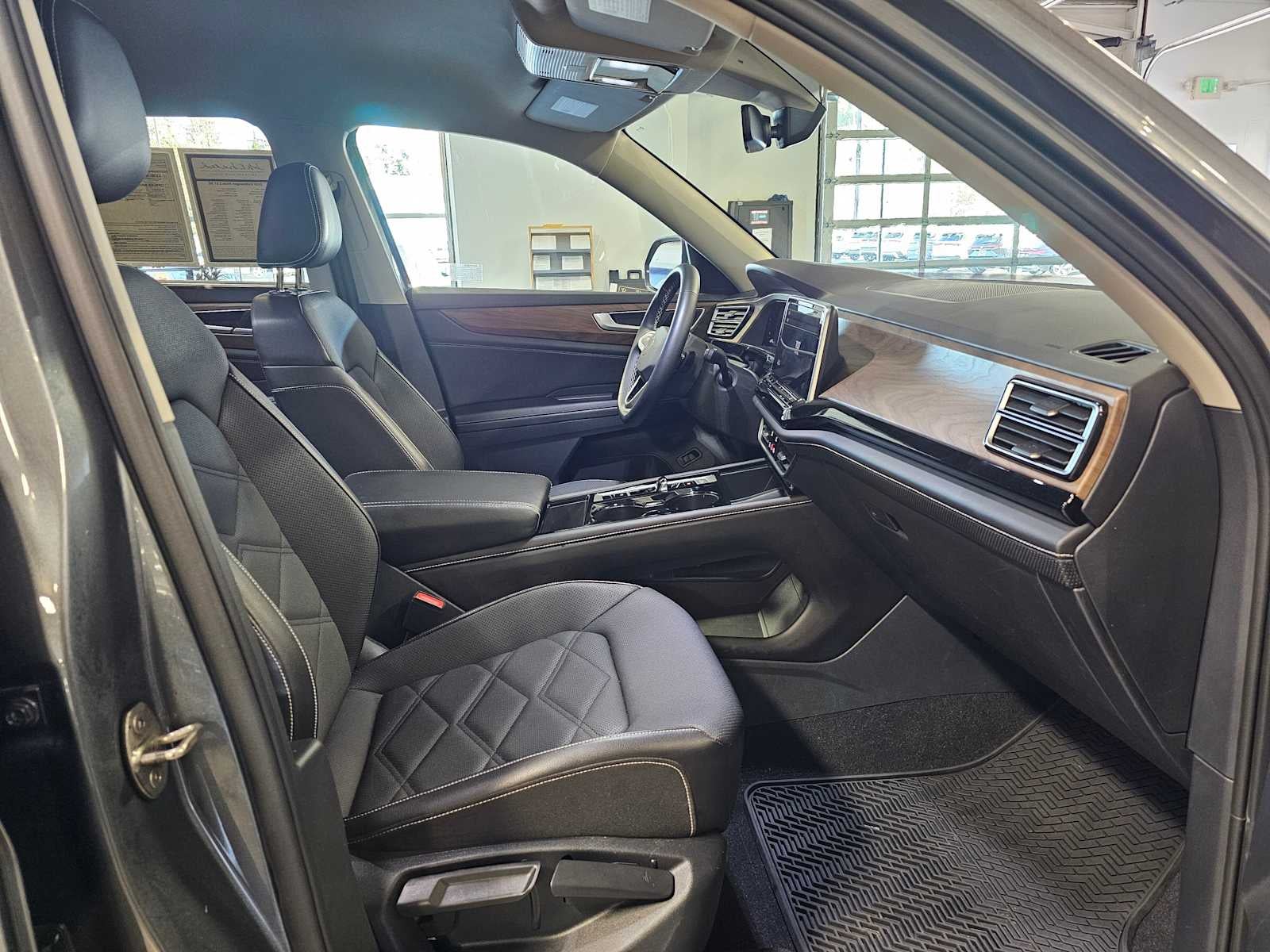 2024 Volkswagen Atlas 2.0T SE w/Technology 4MOTION