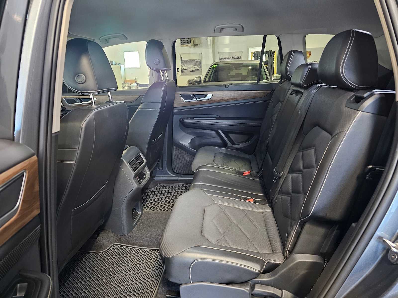 2024 Volkswagen Atlas 2.0T SE w/Technology 4MOTION