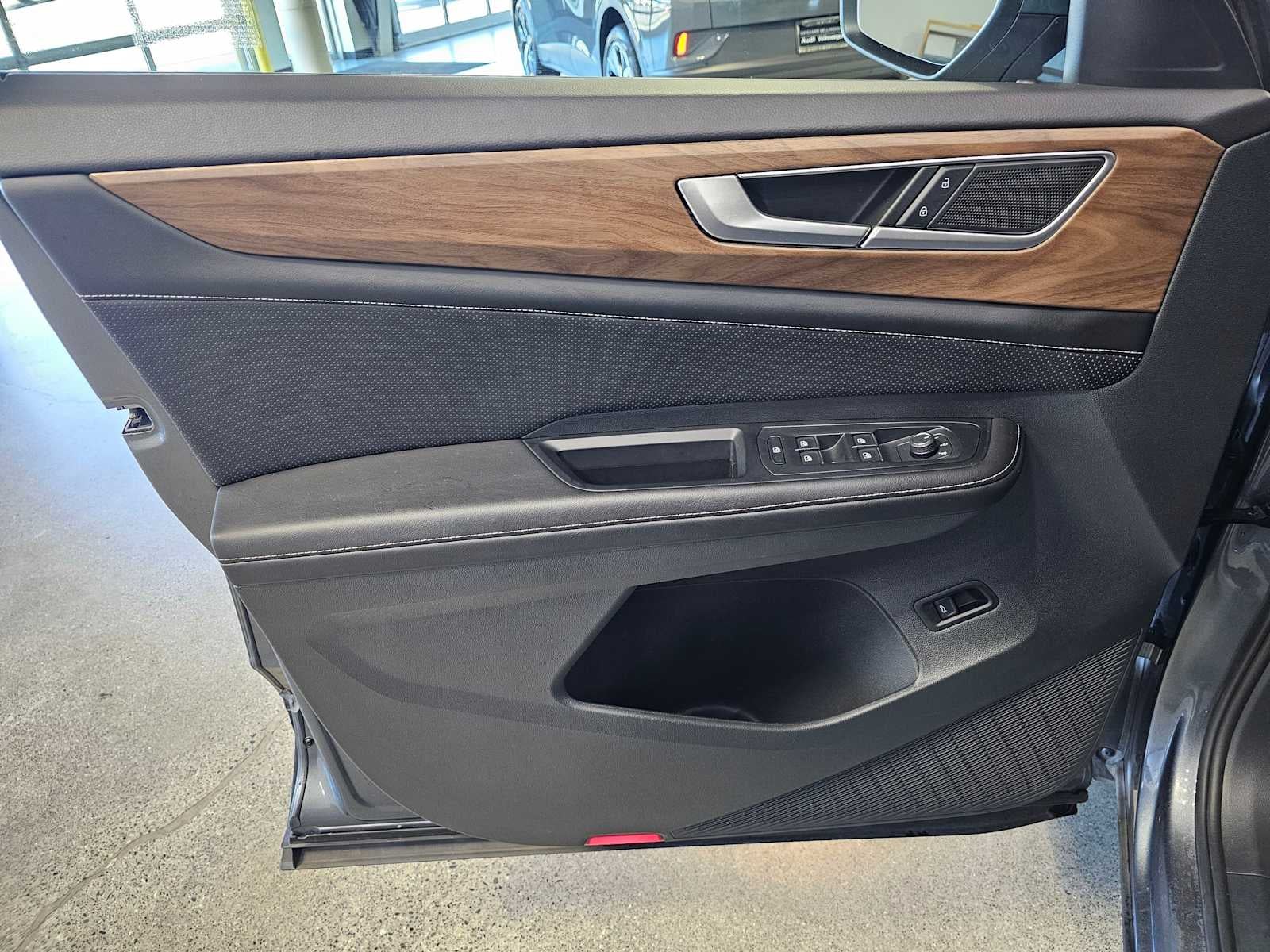 2024 Volkswagen Atlas 2.0T SE w/Technology 4MOTION