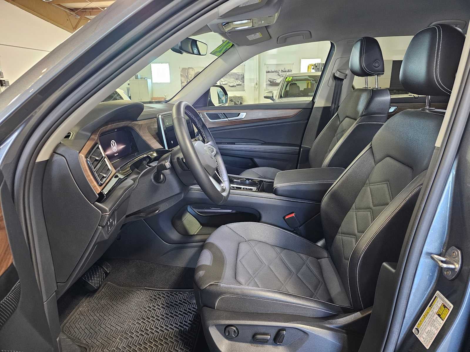 2024 Volkswagen Atlas 2.0T SE w/Technology 4MOTION
