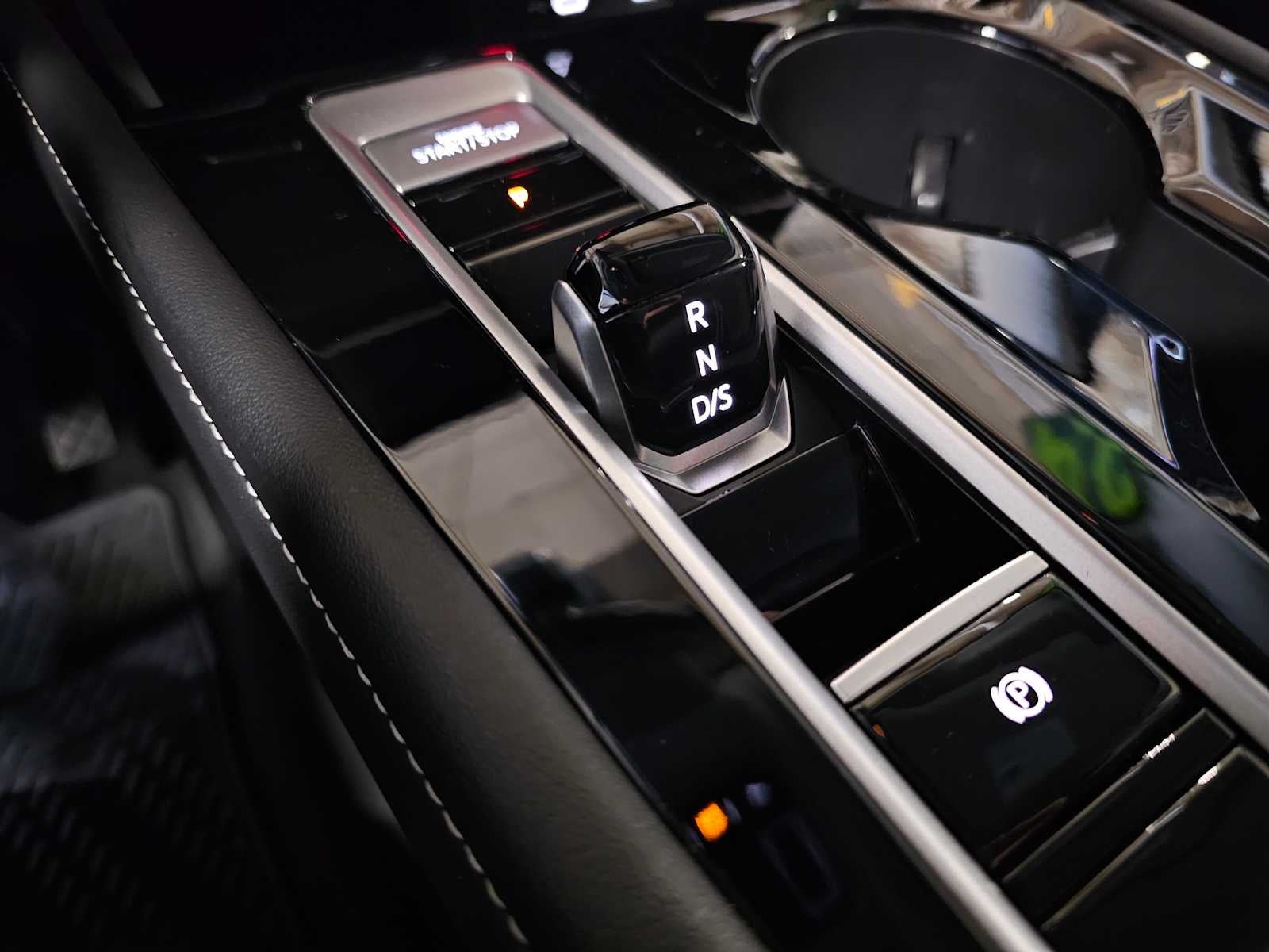 2024 Volkswagen Atlas 2.0T SE w/Technology 4MOTION