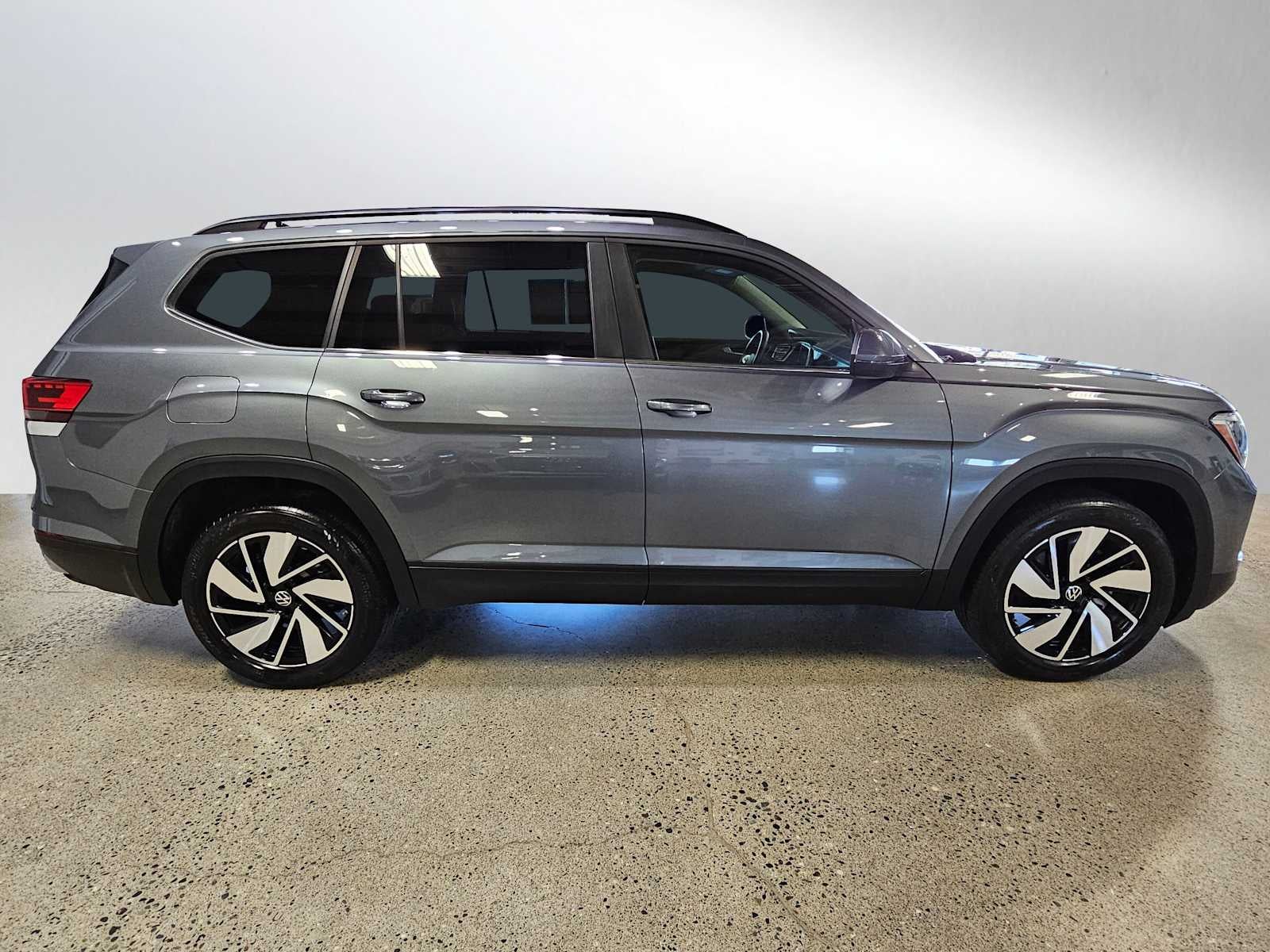 2024 Volkswagen Atlas 2.0T SE w/Technology 4MOTION
