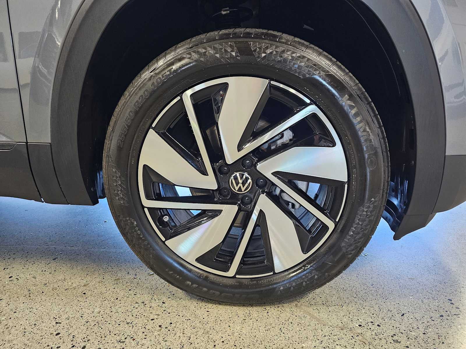 2024 Volkswagen Atlas 2.0T SE w/Technology 4MOTION