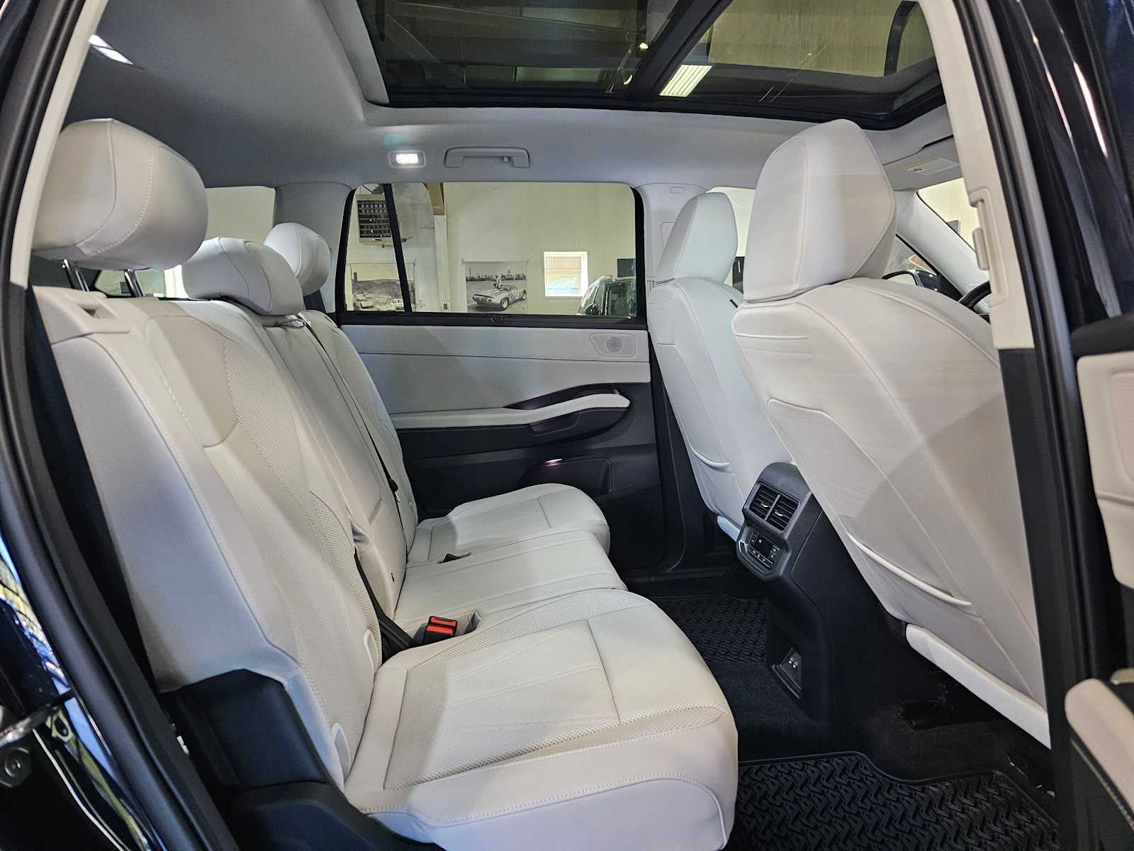 2027 Volkswagen Atlas SE w/Technology