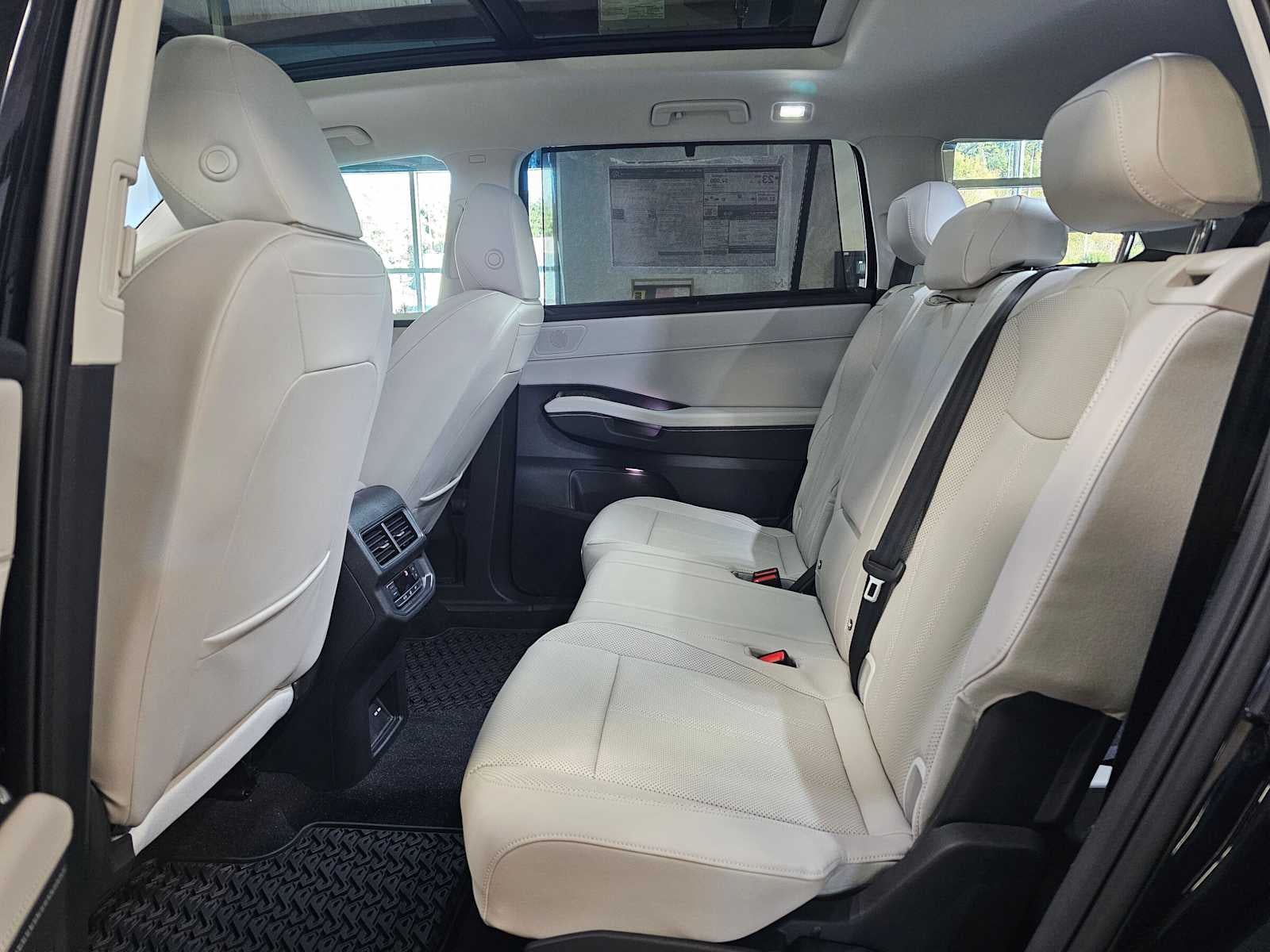 2027 Volkswagen Atlas SE w/Technology