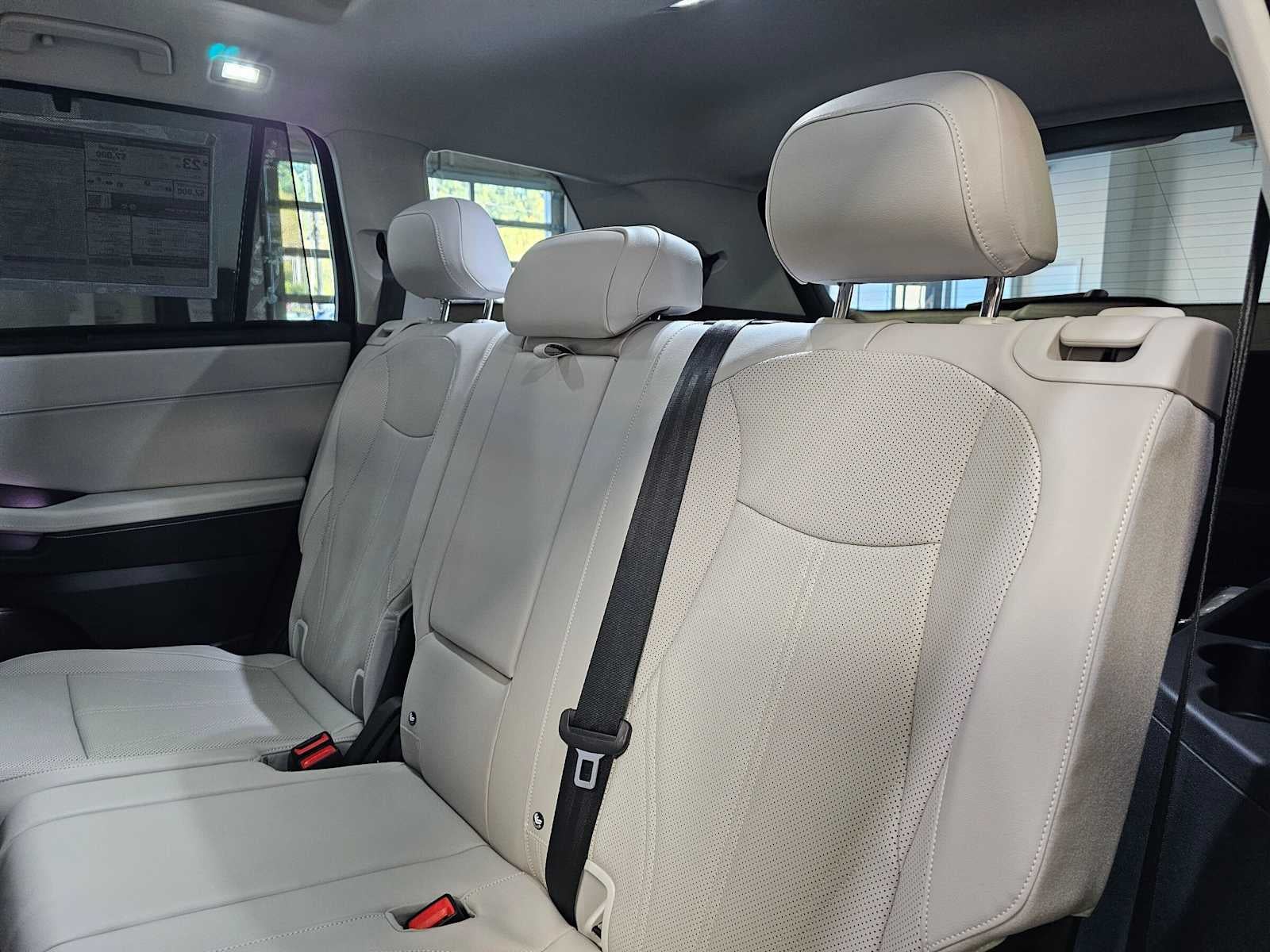 2027 Volkswagen Atlas SE w/Technology