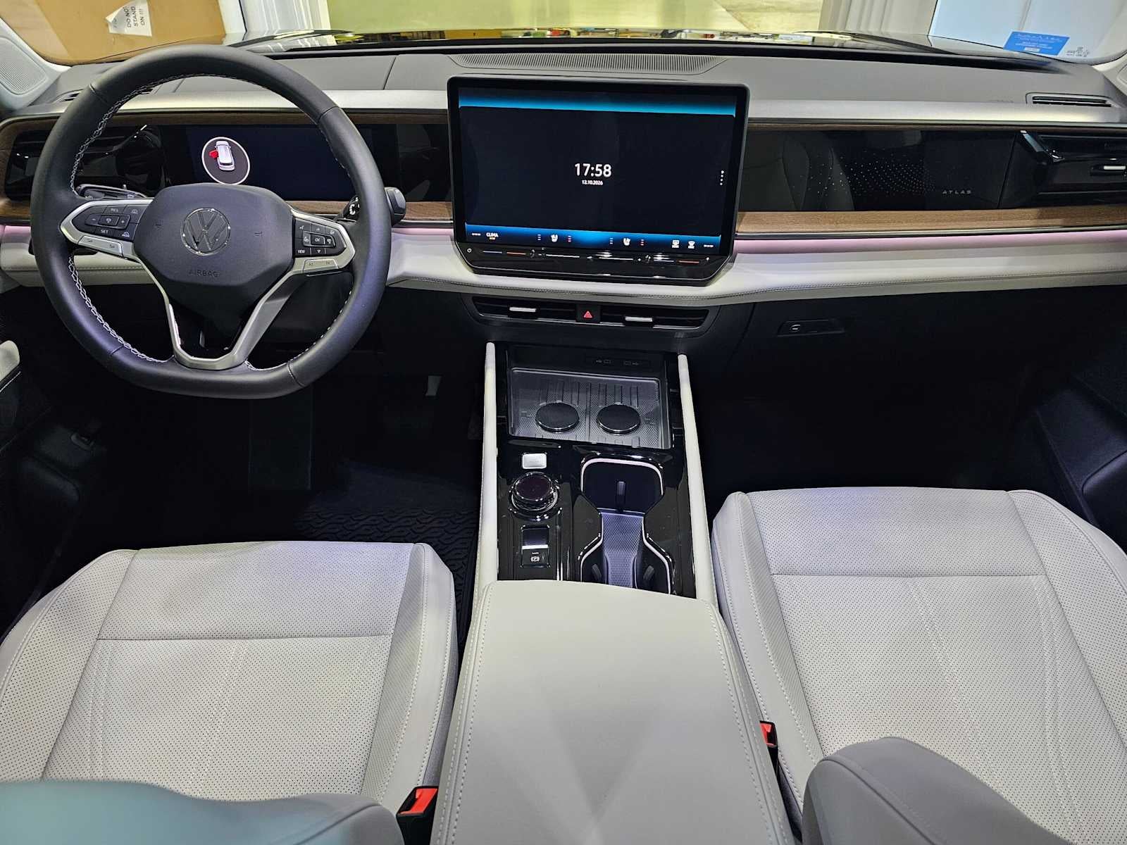 2027 Volkswagen Atlas SE w/Technology