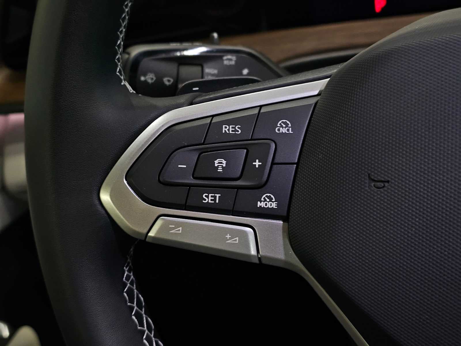 2027 Volkswagen Atlas SE w/Technology