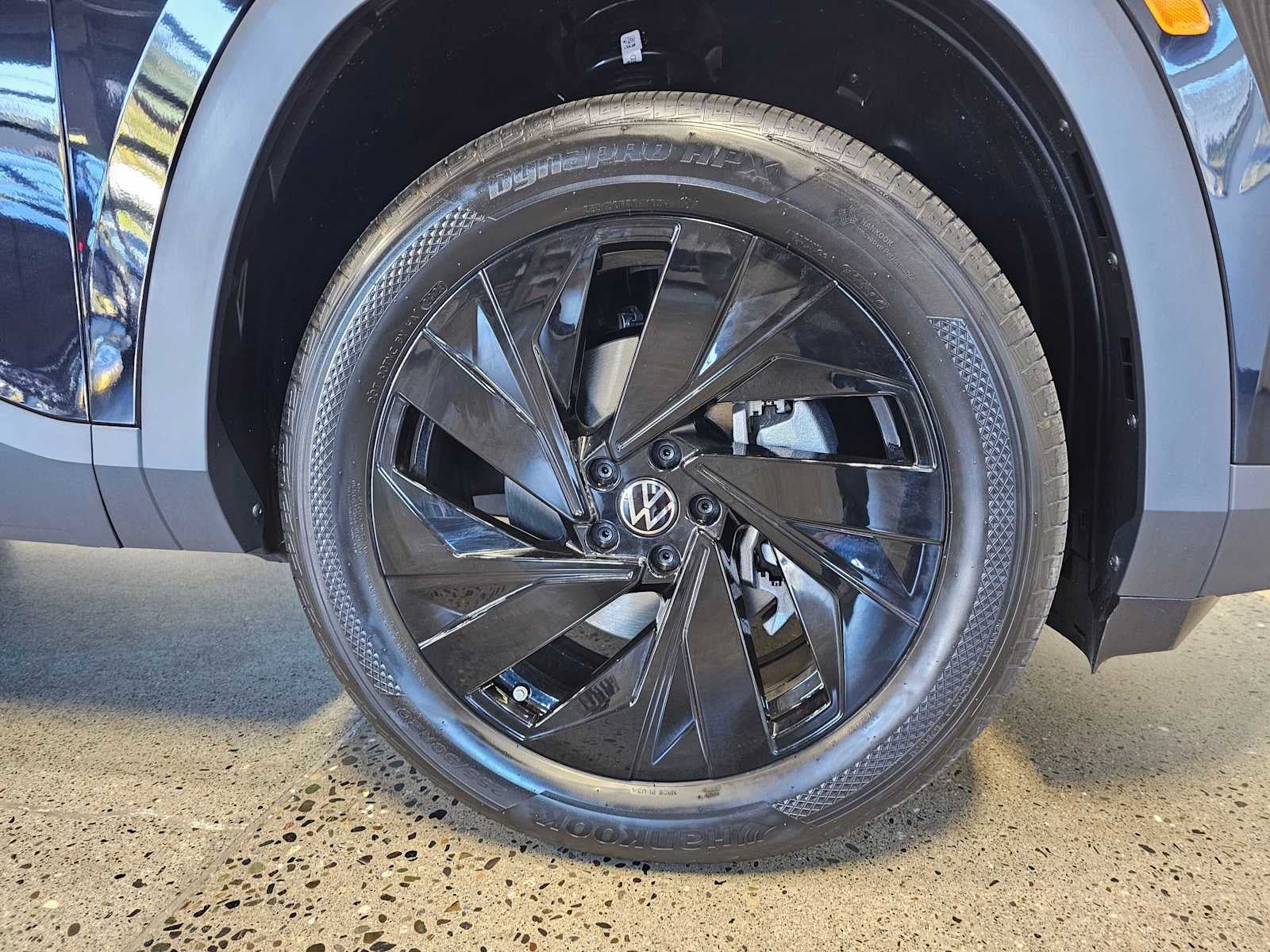 2027 Volkswagen Atlas SE w/Technology