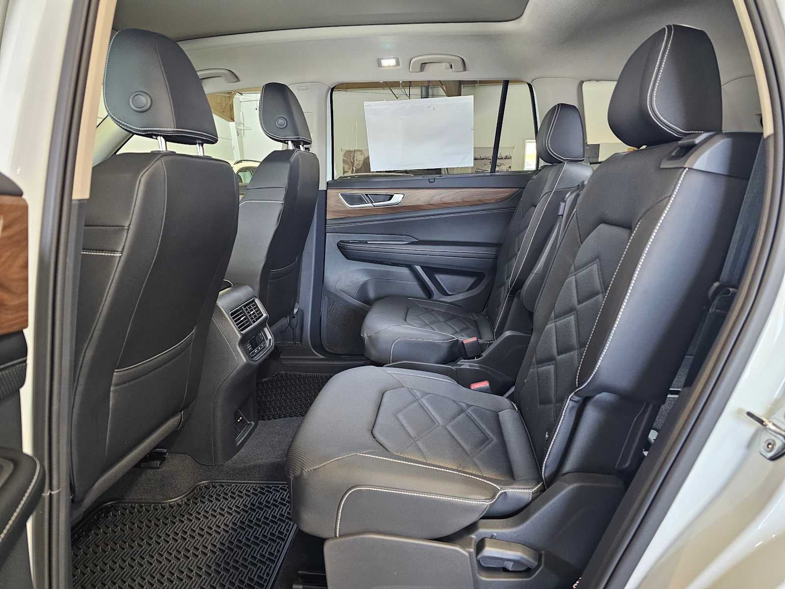 2026 Volkswagen Atlas 2.0T SE w/Technology 4MOTION