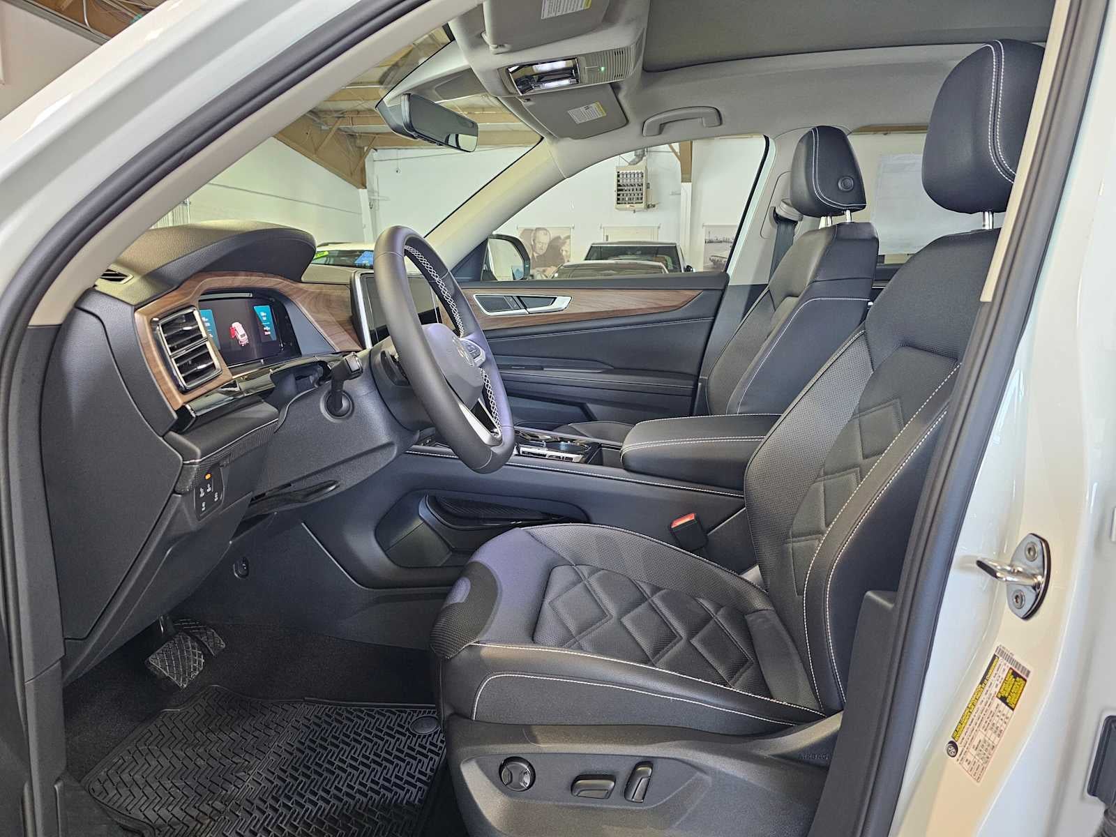 2026 Volkswagen Atlas 2.0T SE w/Technology 4MOTION