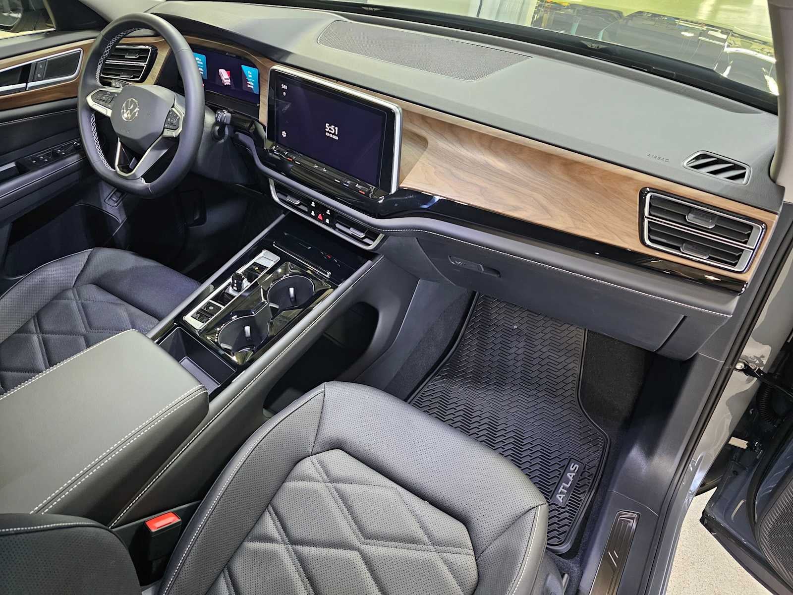 2026 Volkswagen Atlas 2.0T SE w/Technology 4MOTION