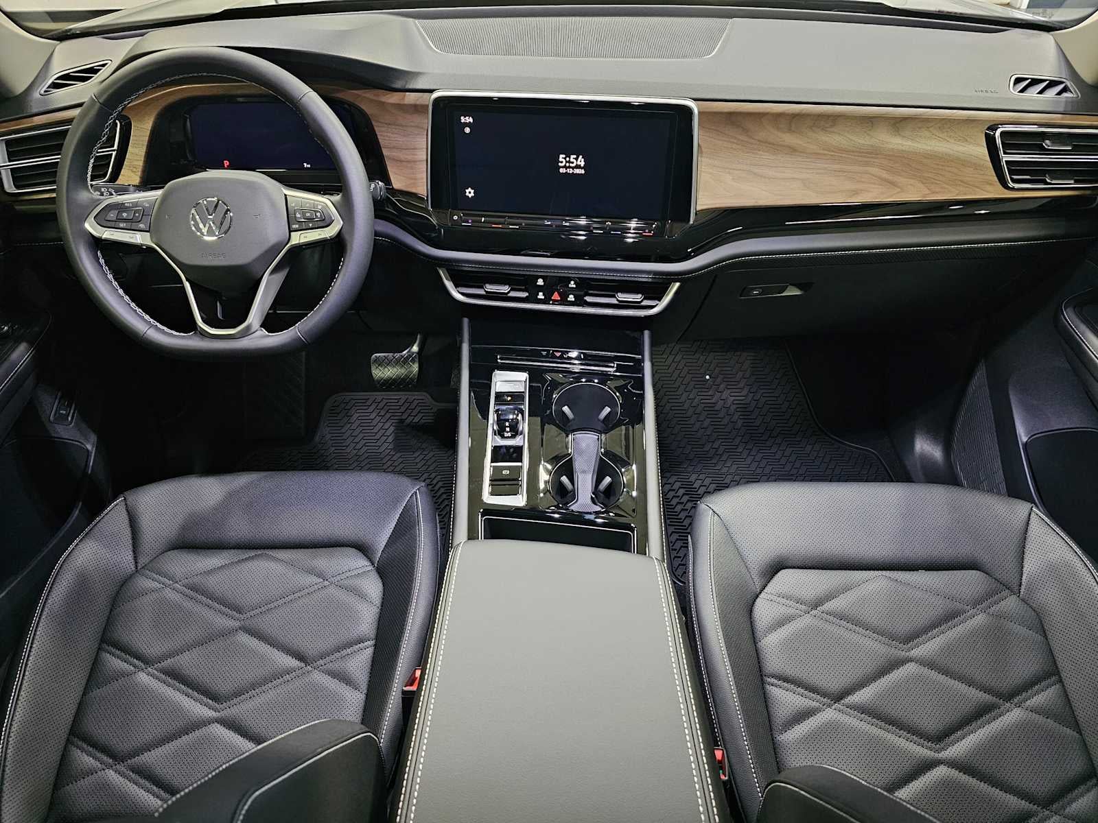 2026 Volkswagen Atlas 2.0T SE w/Technology 4MOTION