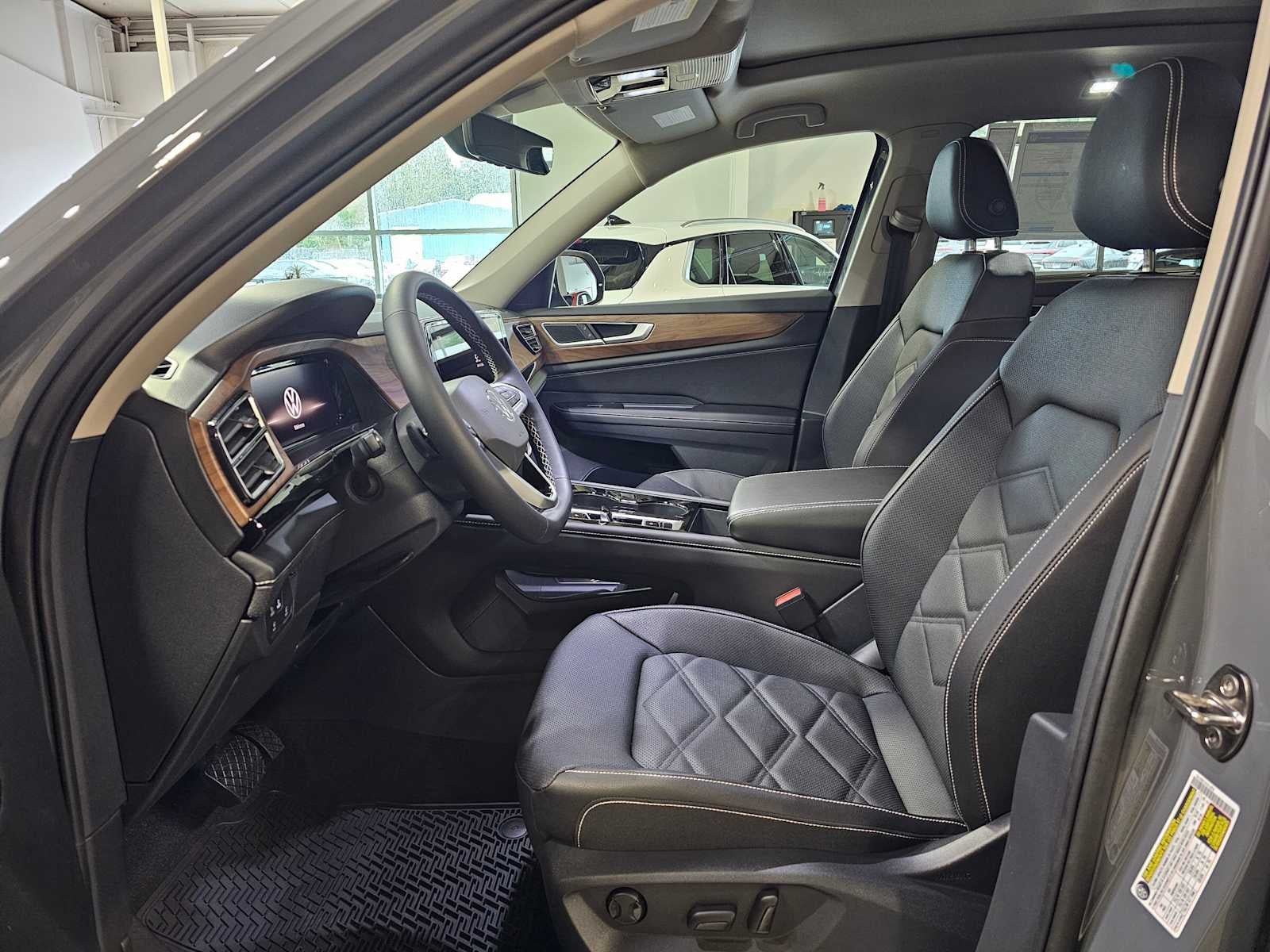 2026 Volkswagen Atlas 2.0T SE w/Technology 4MOTION