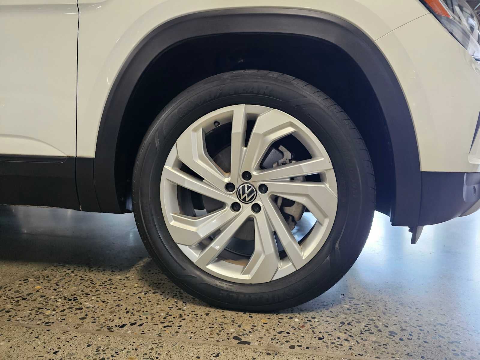 2023 Volkswagen Atlas 3.6L V6 SE w/Technology