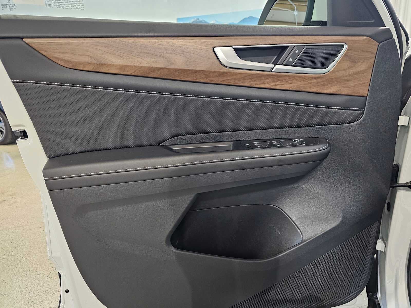 2025 Volkswagen Atlas 2.0T SE 4MOTION