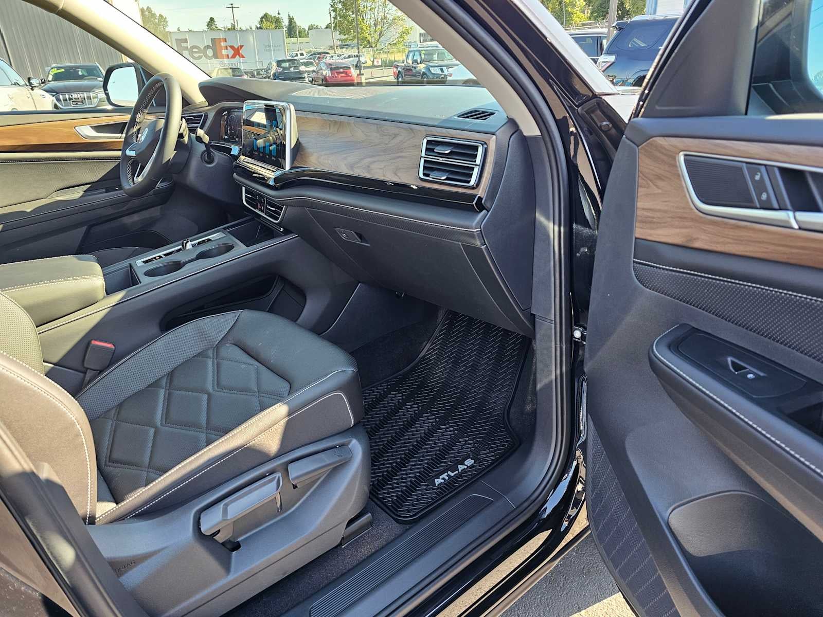 2025 Volkswagen Atlas 2.0T SE 4MOTION