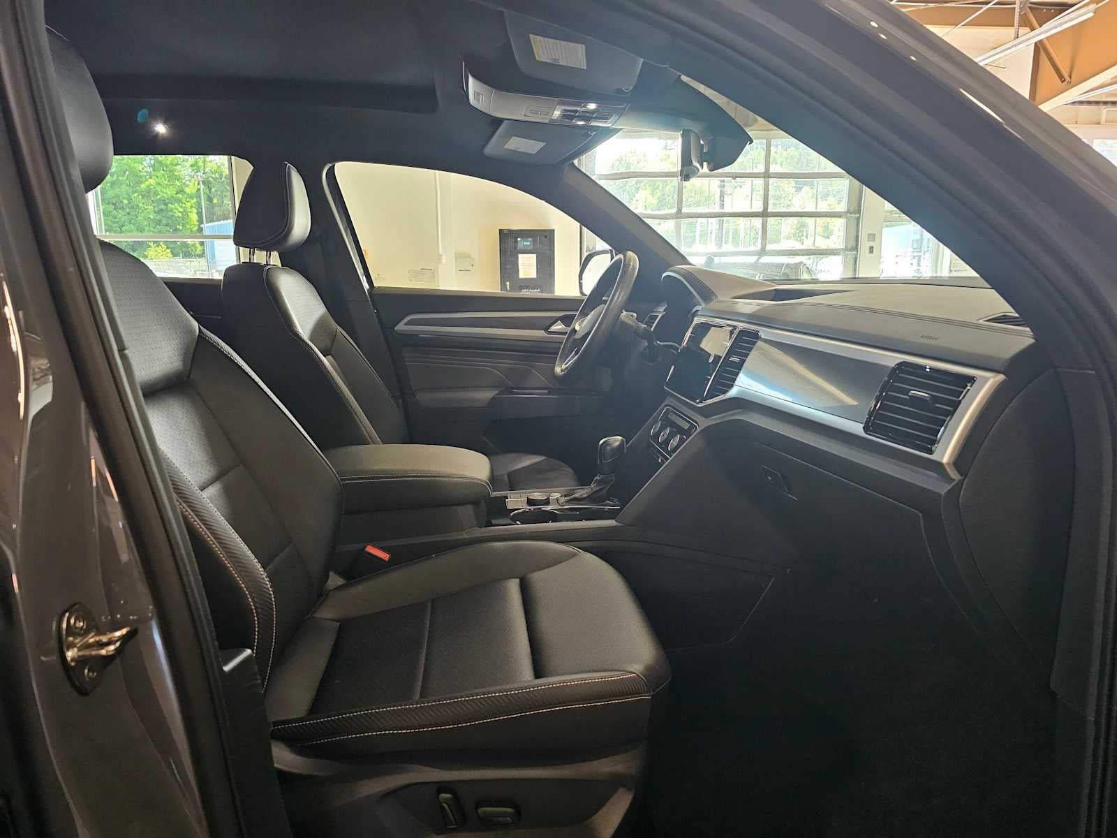2023 Volkswagen Atlas Cross Sport 3.6L V6 SEL R-Line Black 4MOTION