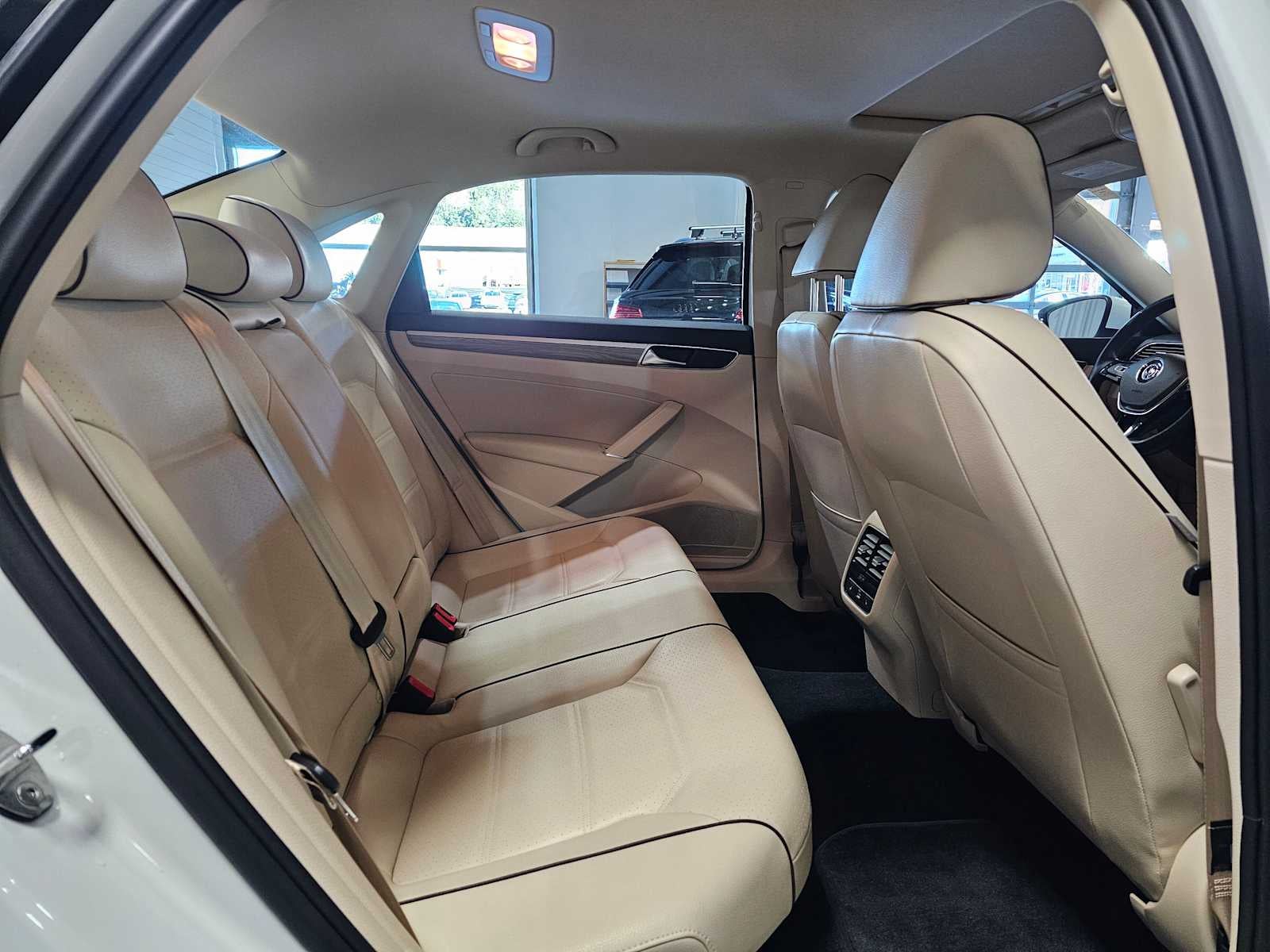 2018 Volkswagen Passat 2.0T SE w/Technology Auto