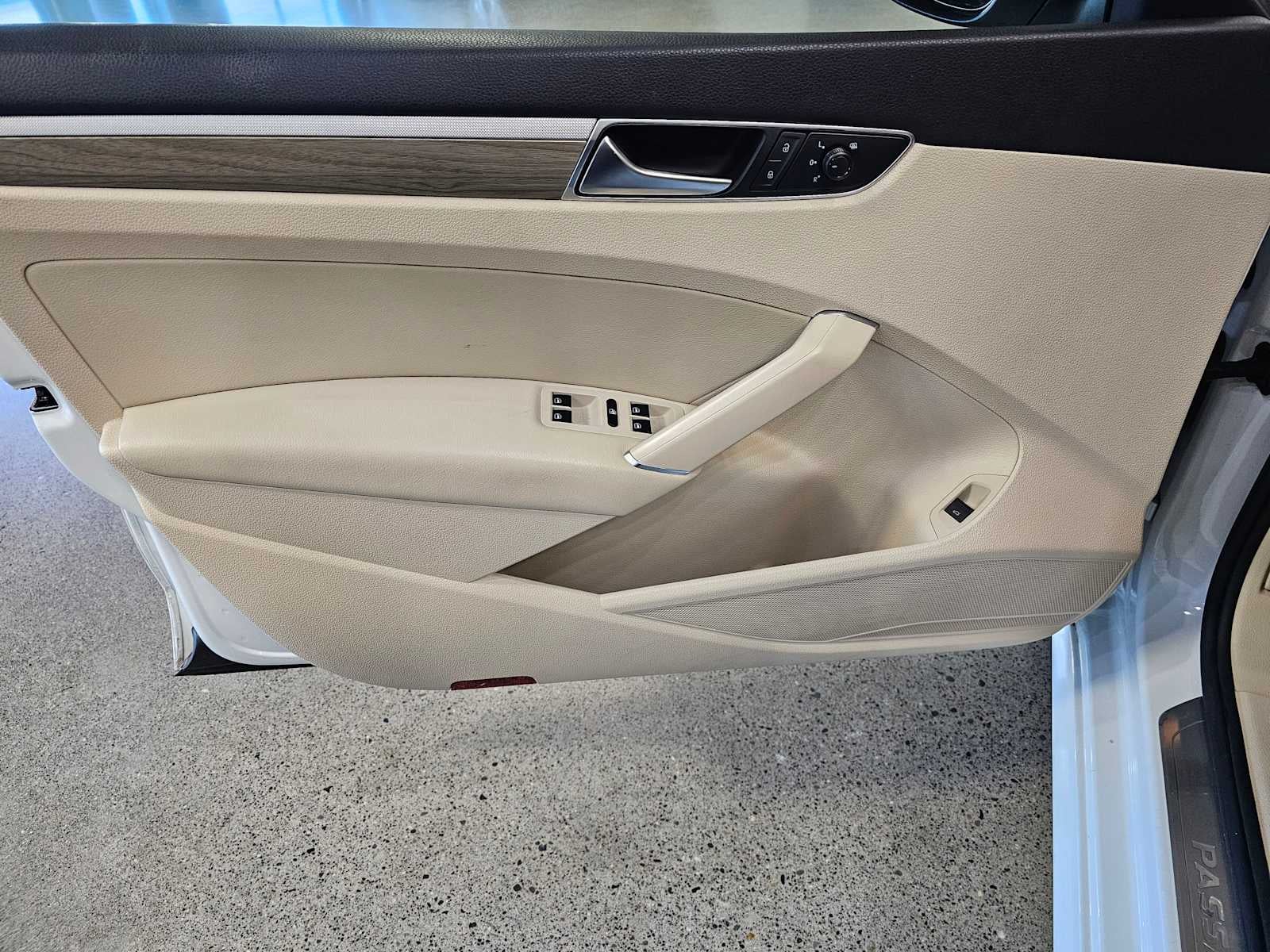 2018 Volkswagen Passat 2.0T SE w/Technology Auto