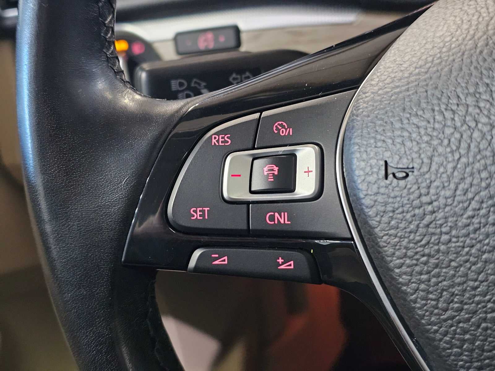 2018 Volkswagen Passat 2.0T SE w/Technology Auto