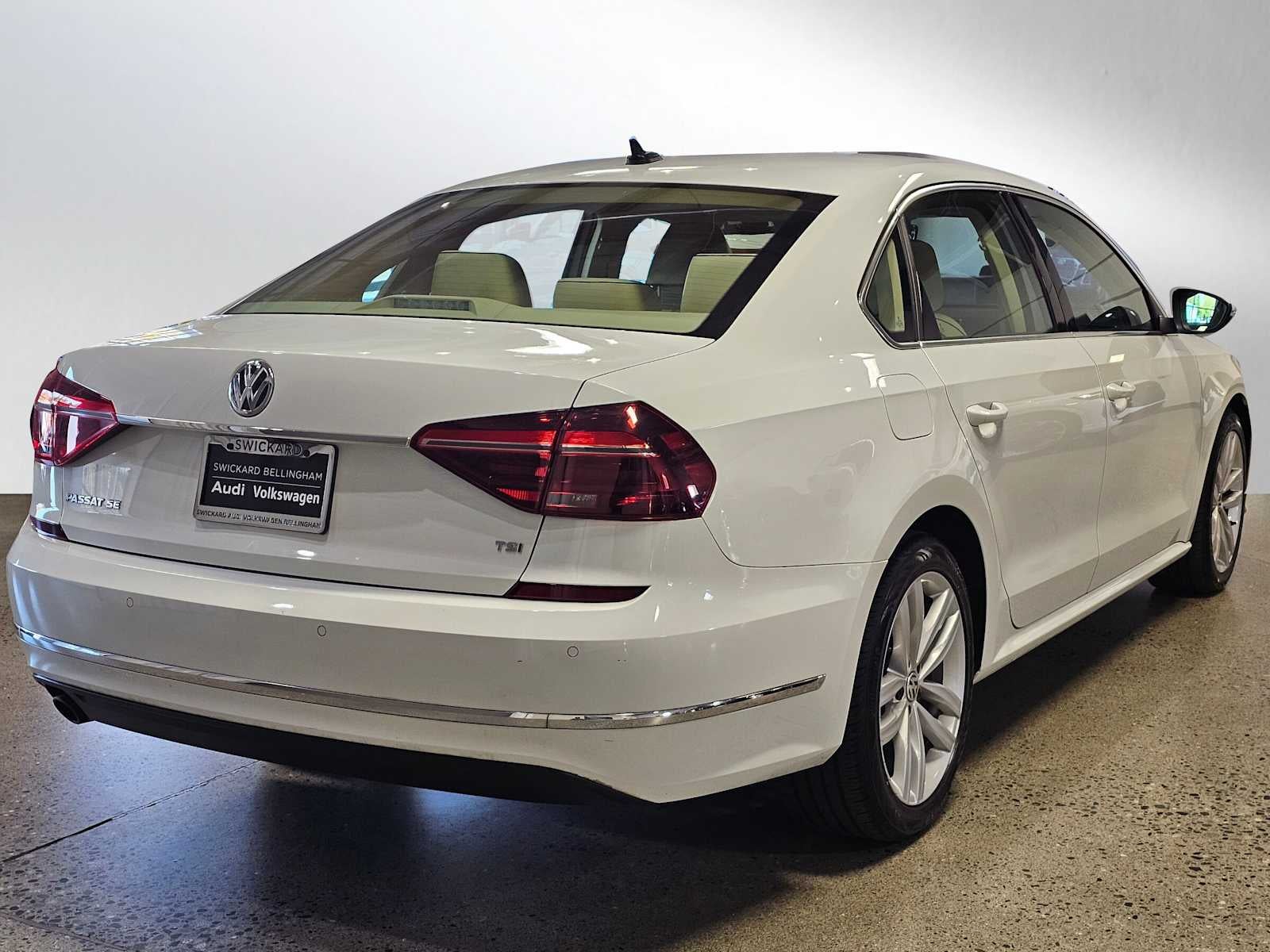 2018 Volkswagen Passat 2.0T SE w/Technology Auto