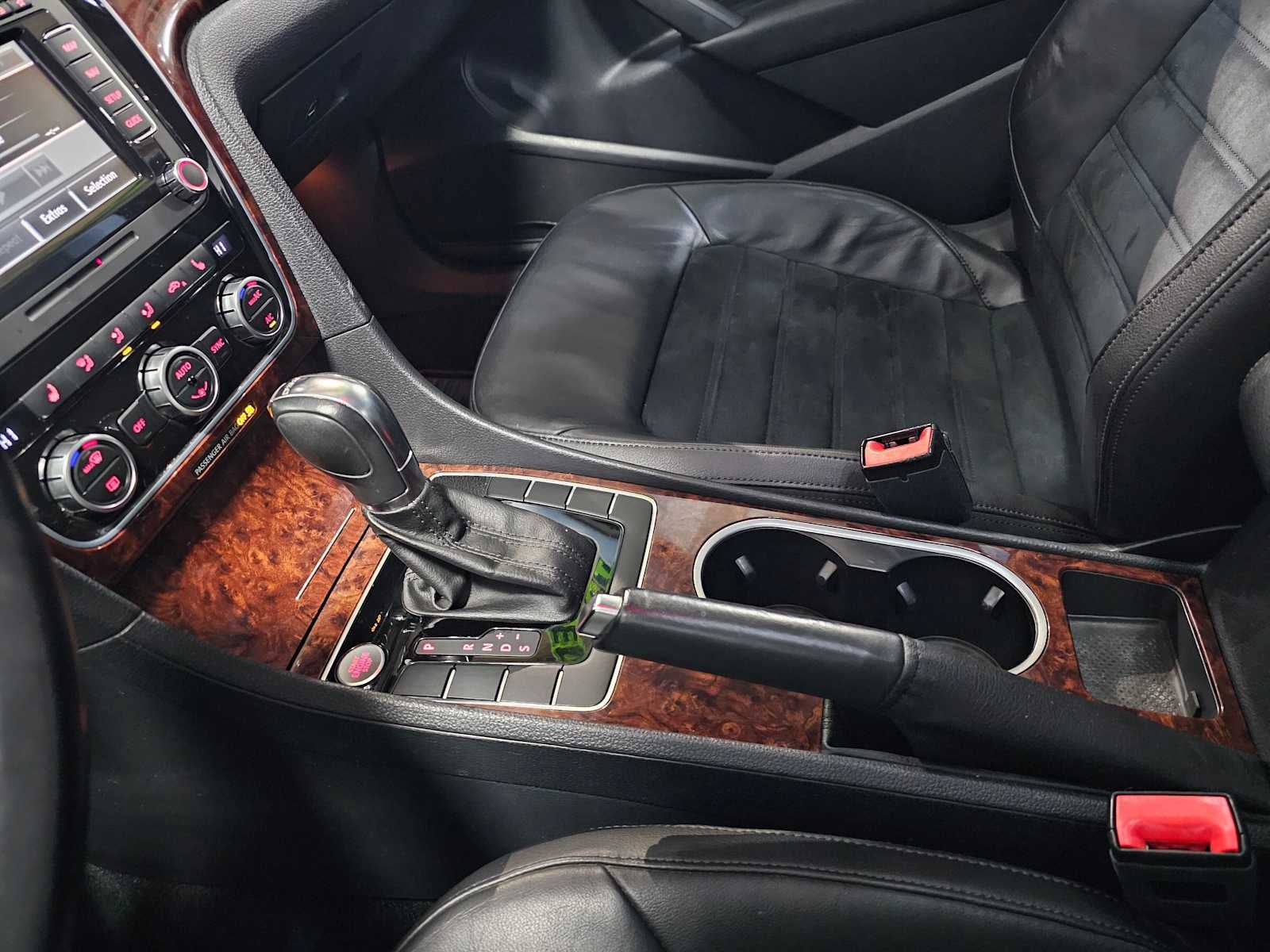 2013 Volkswagen Passat 4dr Sdn 2.0L DSG TDI SEL Premium